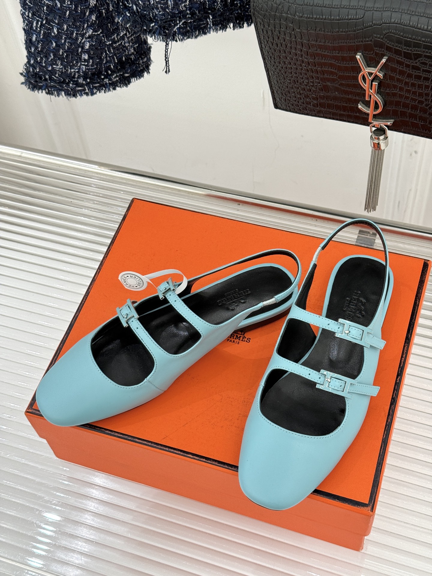 （配原版飞机盒）Hermès/爱马仕经典复古后空平底凉鞋今年夏天H家的凉鞋成功在时尚圈杀疯了入手之后我只