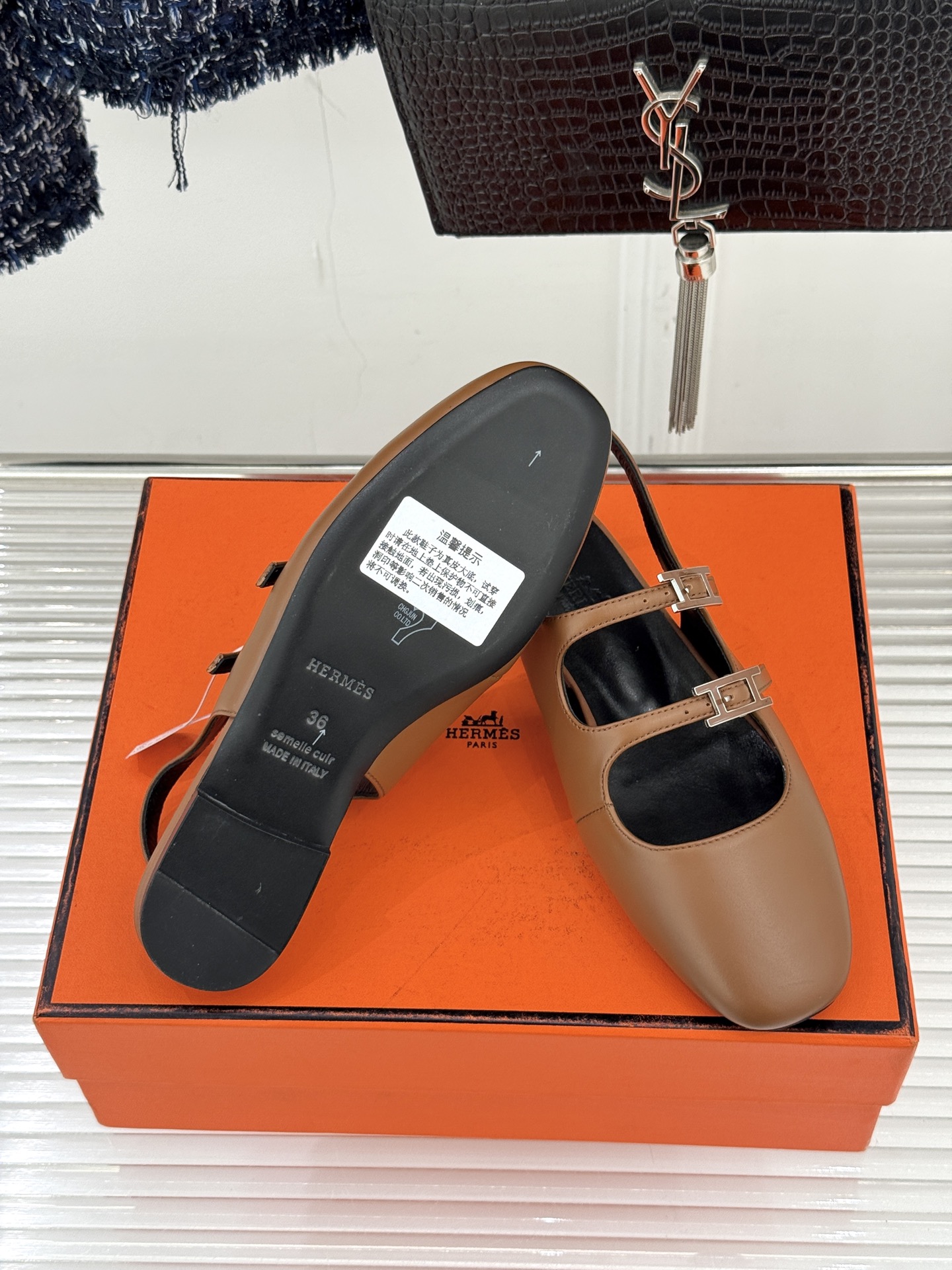 （配原版飞机盒）Hermès/爱马仕经典复古后空平底凉鞋今年夏天H家的凉鞋成功在时尚圈杀疯了入手之后我只