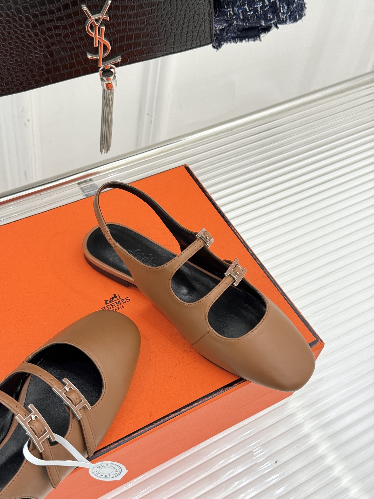 （配原版飞机盒）Hermès/爱马仕经典复古后空平底凉鞋今年夏天H家的凉鞋成功在时尚圈杀疯了入手之后我只