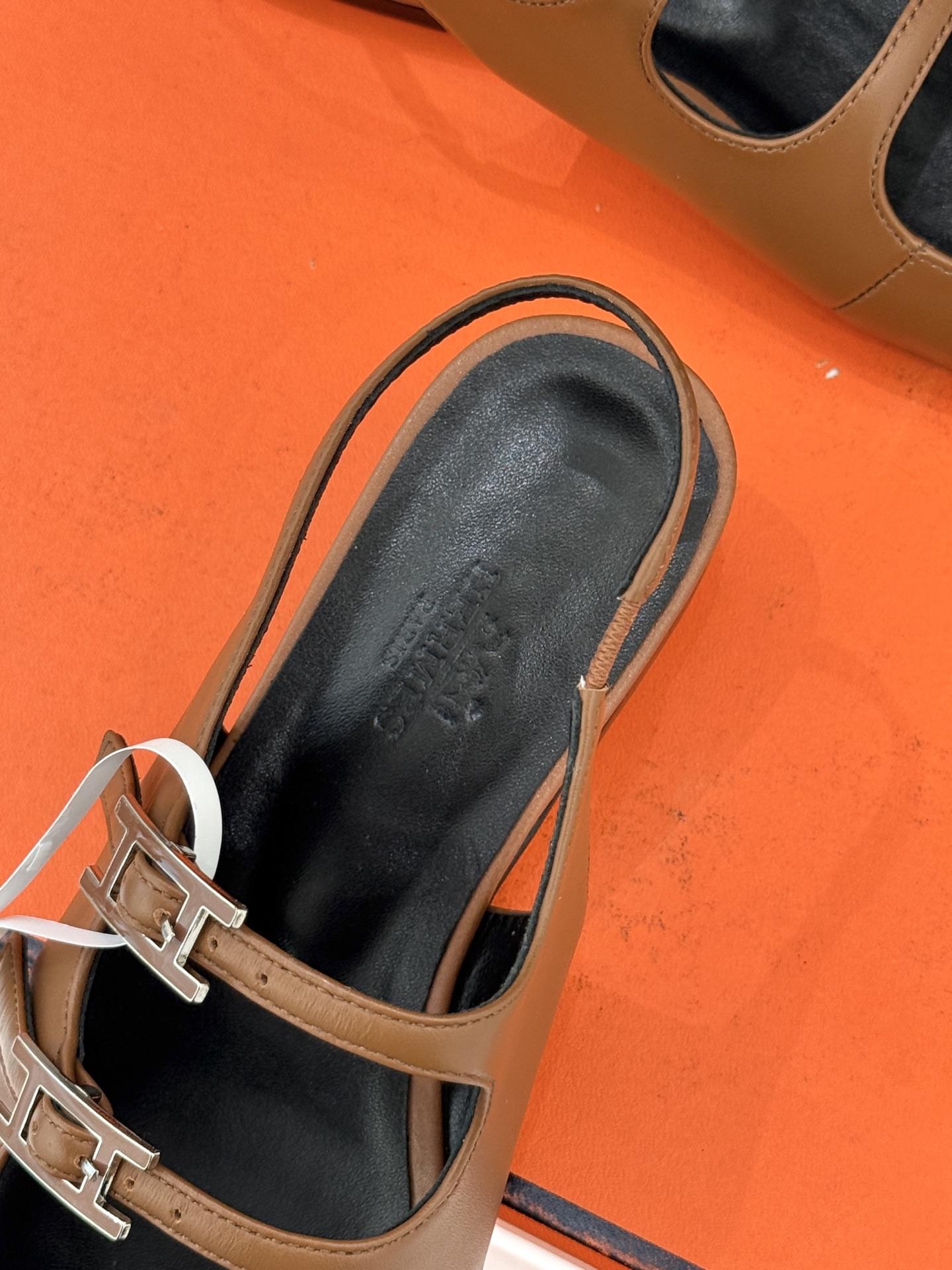 （配原版飞机盒）Hermès/爱马仕经典复古后空平底凉鞋今年夏天H家的凉鞋成功在时尚圈杀疯了入手之后我只