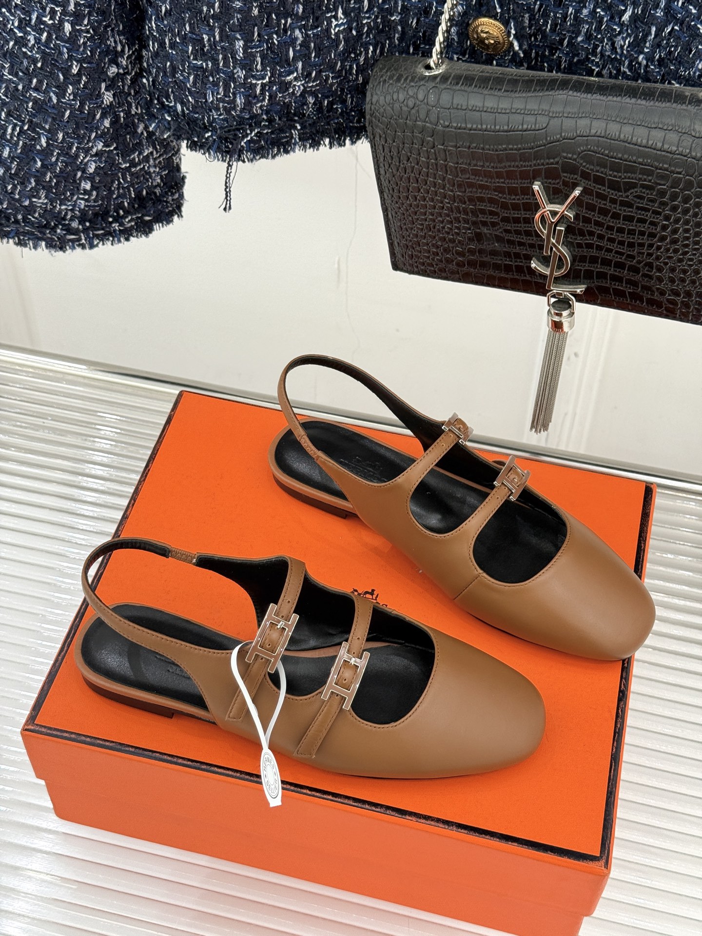 （配原版飞机盒）Hermès/爱马仕经典复古后空平底凉鞋今年夏天H家的凉鞋成功在时尚圈杀疯了入手之后我只