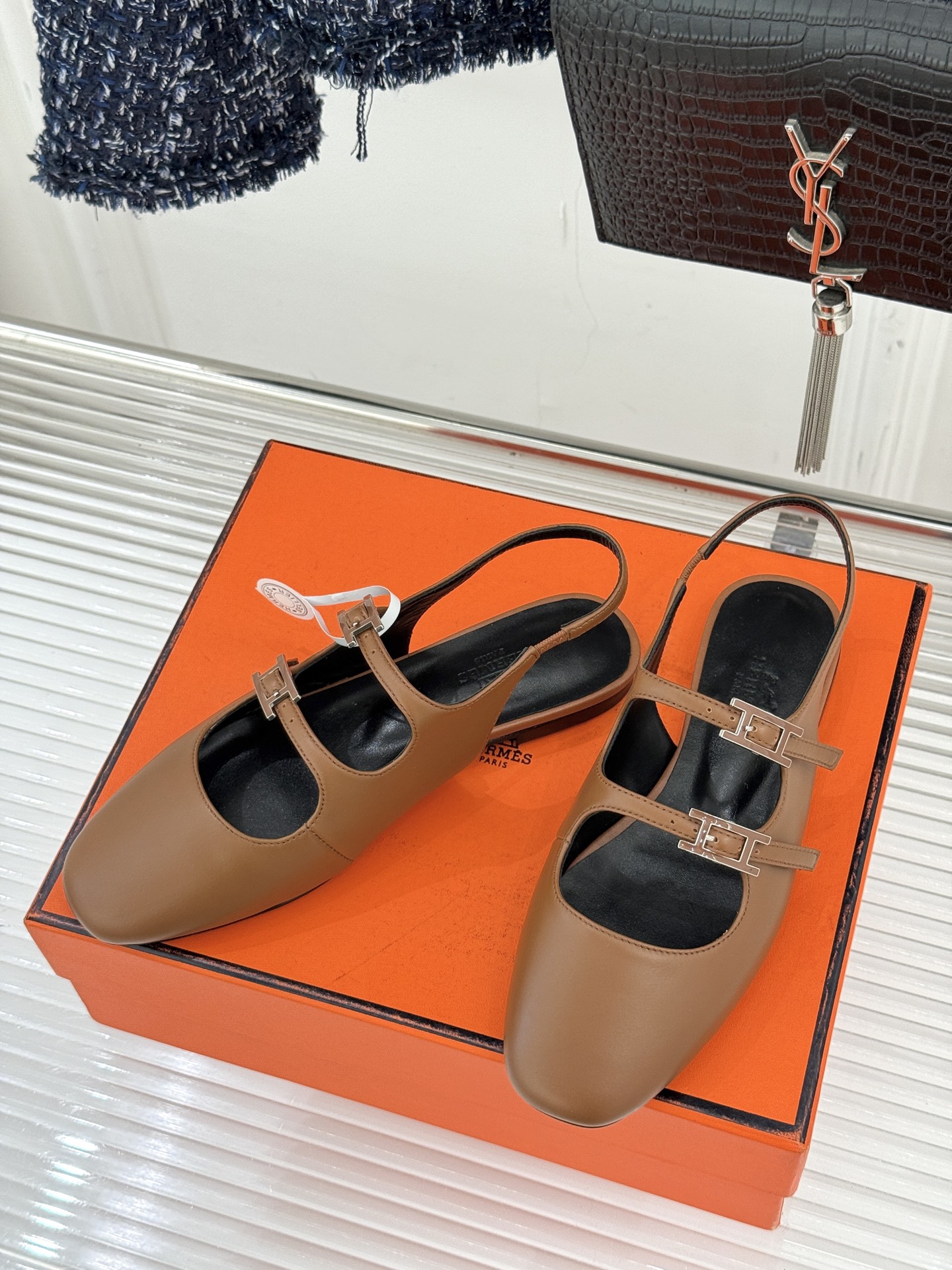 （配原版飞机盒）Hermès/爱马仕经典复古后空平底凉鞋今年夏天H家的凉鞋成功在时尚圈杀疯了入手之后我只