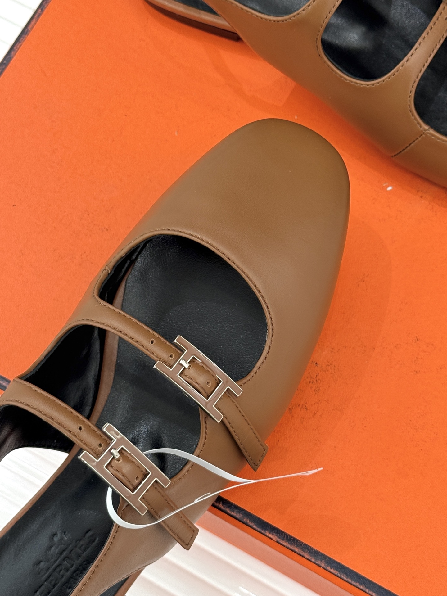 （配原版飞机盒）Hermès/爱马仕经典复古后空平底凉鞋今年夏天H家的凉鞋成功在时尚圈杀疯了入手之后我只