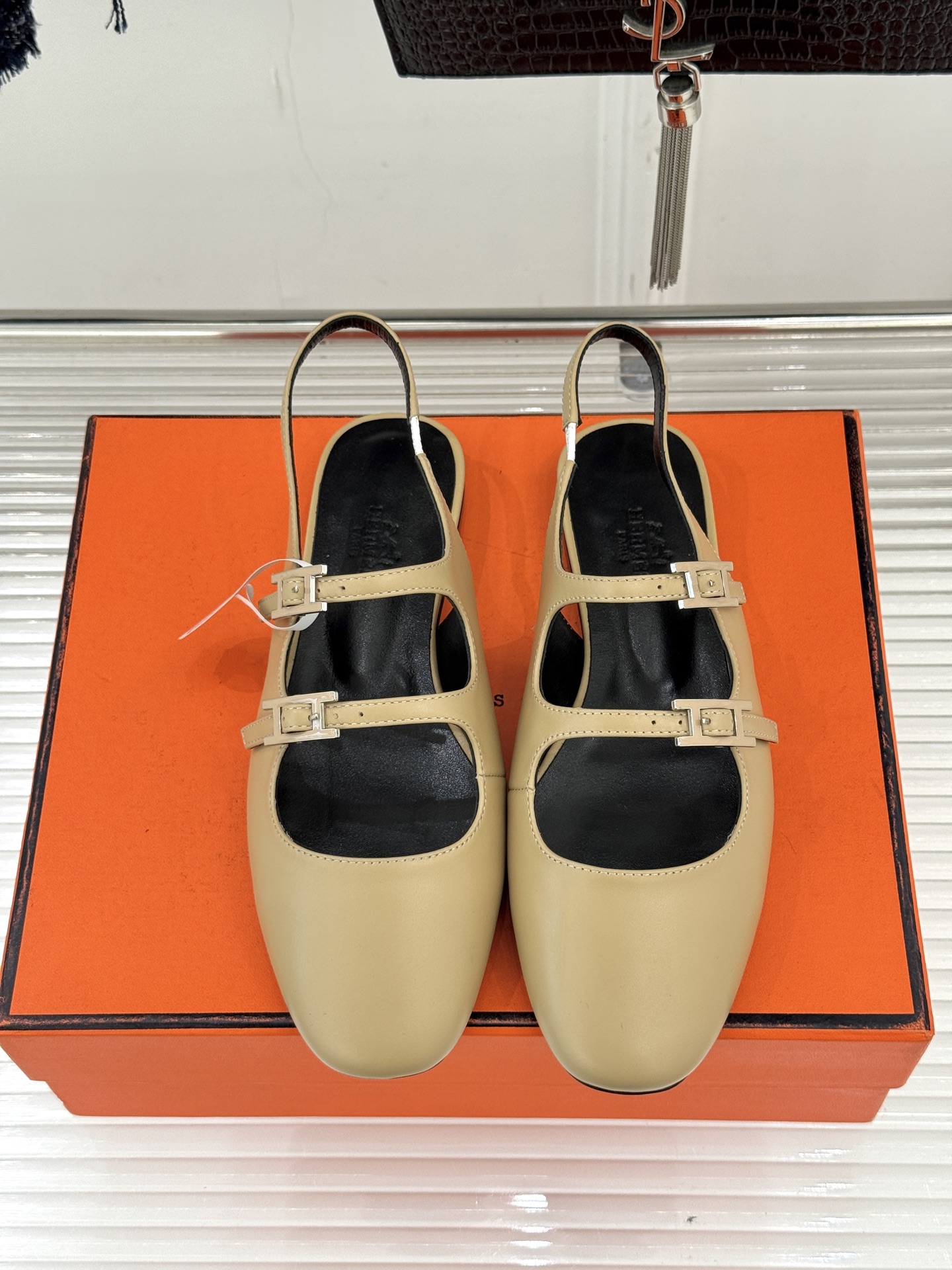 （配原版飞机盒）Hermès/爱马仕经典复古后空平底凉鞋今年夏天H家的凉鞋成功在时尚圈杀疯了入手之后我只