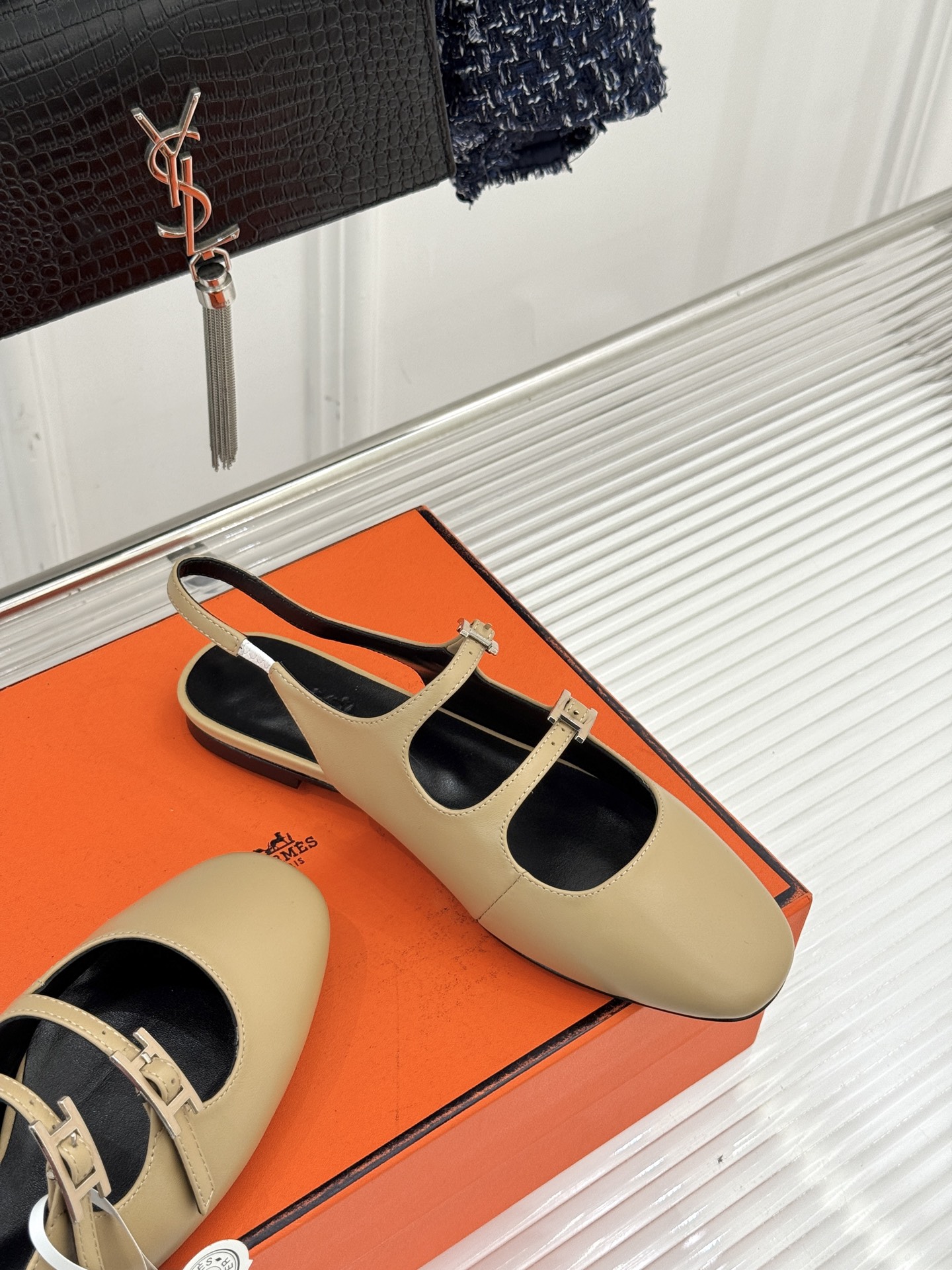 （配原版飞机盒）Hermès/爱马仕经典复古后空平底凉鞋今年夏天H家的凉鞋成功在时尚圈杀疯了入手之后我只