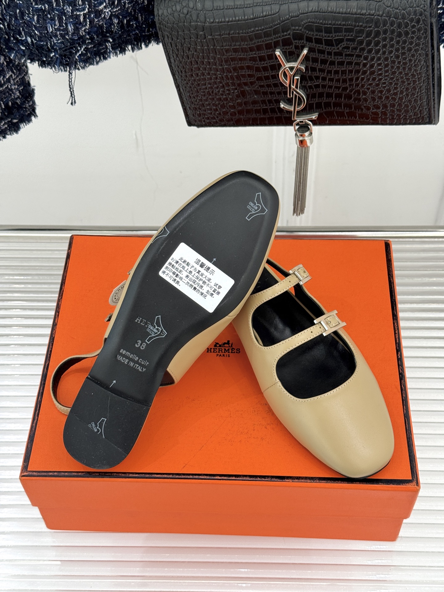 （配原版飞机盒）Hermès/爱马仕经典复古后空平底凉鞋今年夏天H家的凉鞋成功在时尚圈杀疯了入手之后我只