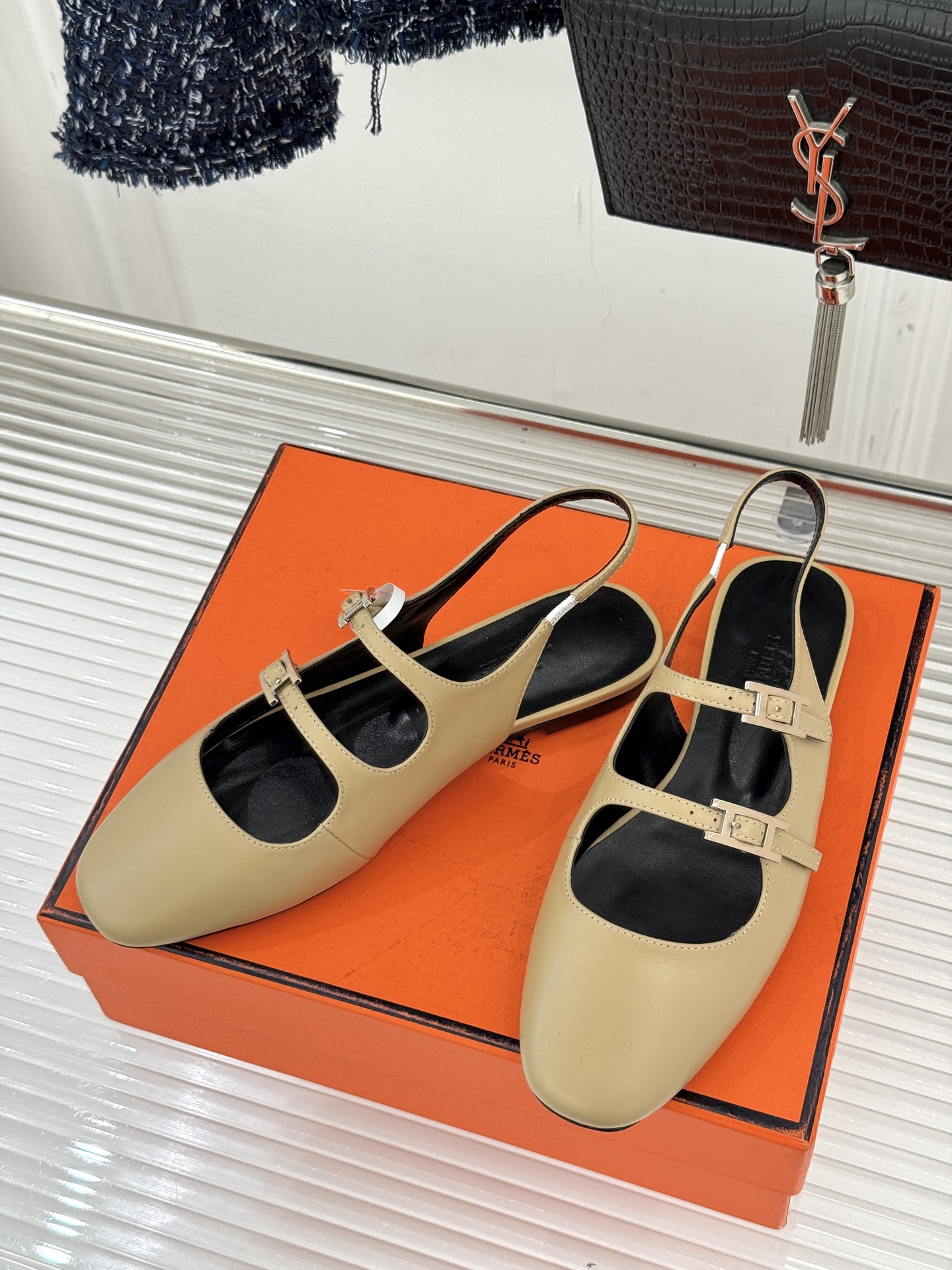 （配原版飞机盒）Hermès/爱马仕经典复古后空平底凉鞋今年夏天H家的凉鞋成功在时尚圈杀疯了入手之后我只