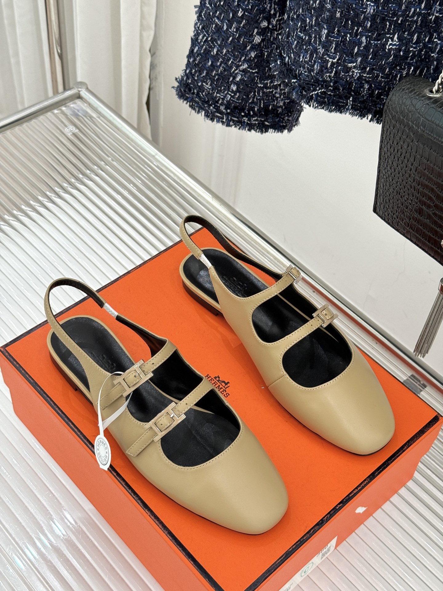 （配原版飞机盒）Hermès/爱马仕经典复古后空平底凉鞋今年夏天H家的凉鞋成功在时尚圈杀疯了入手之后我只