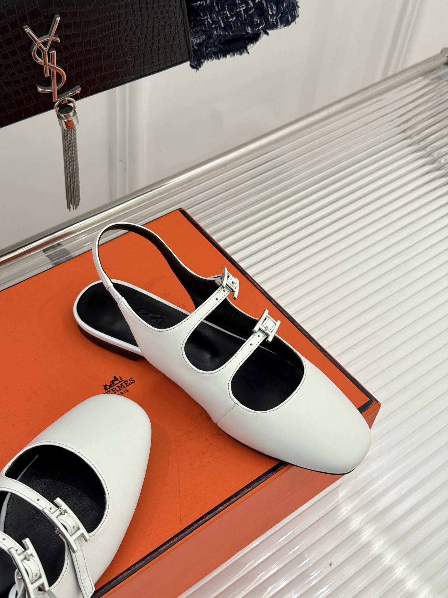 （配原版飞机盒）Hermès/爱马仕经典复古后空平底凉鞋今年夏天H家的凉鞋成功在时尚圈杀疯了入手之后我只