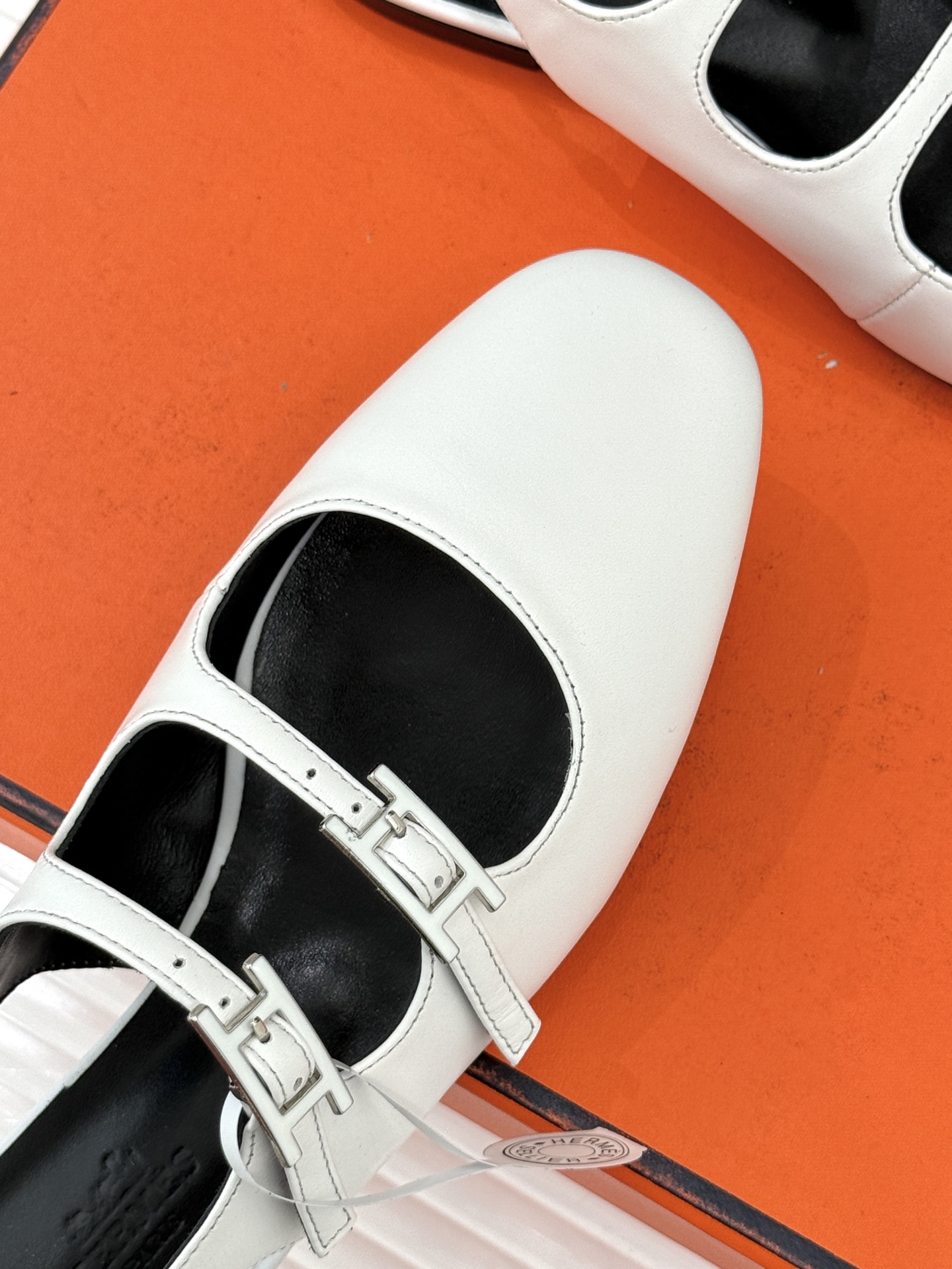 （配原版飞机盒）Hermès/爱马仕经典复古后空平底凉鞋今年夏天H家的凉鞋成功在时尚圈杀疯了入手之后我只