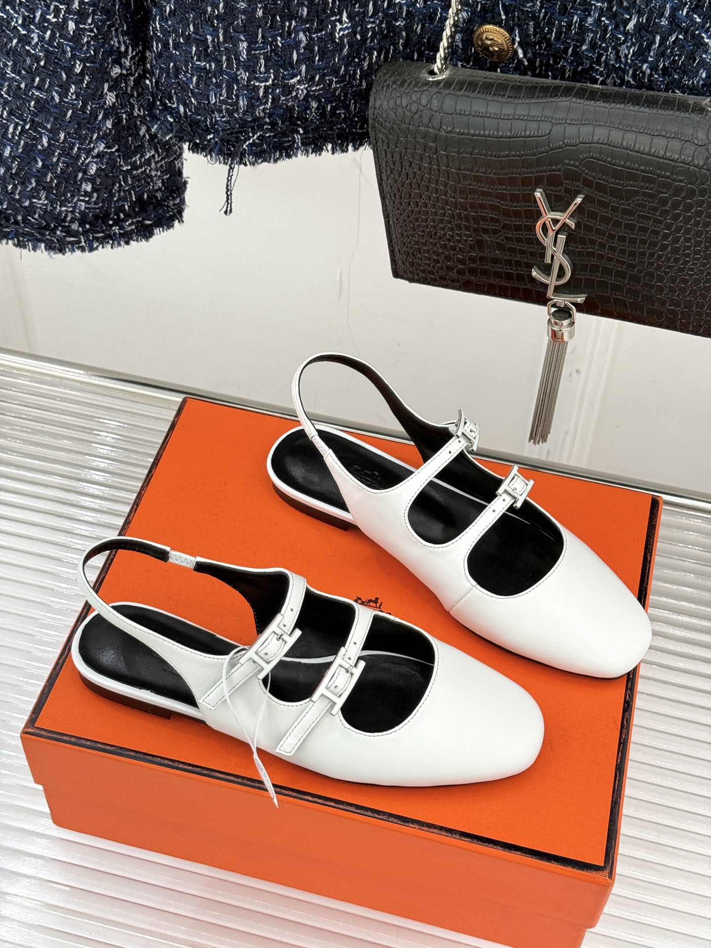 （配原版飞机盒）Hermès/爱马仕经典复古后空平底凉鞋今年夏天H家的凉鞋成功在时尚圈杀疯了入手之后我只