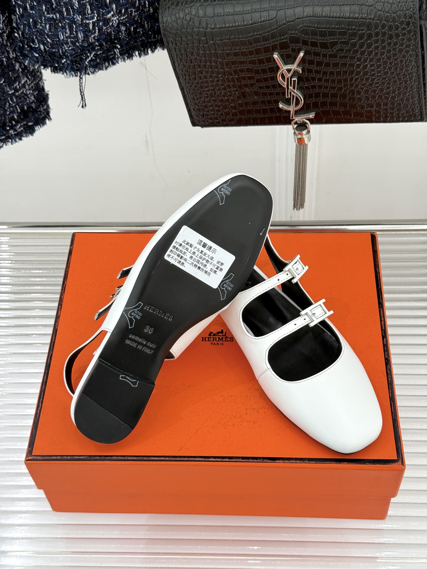 （配原版飞机盒）Hermès/爱马仕经典复古后空平底凉鞋今年夏天H家的凉鞋成功在时尚圈杀疯了入手之后我只