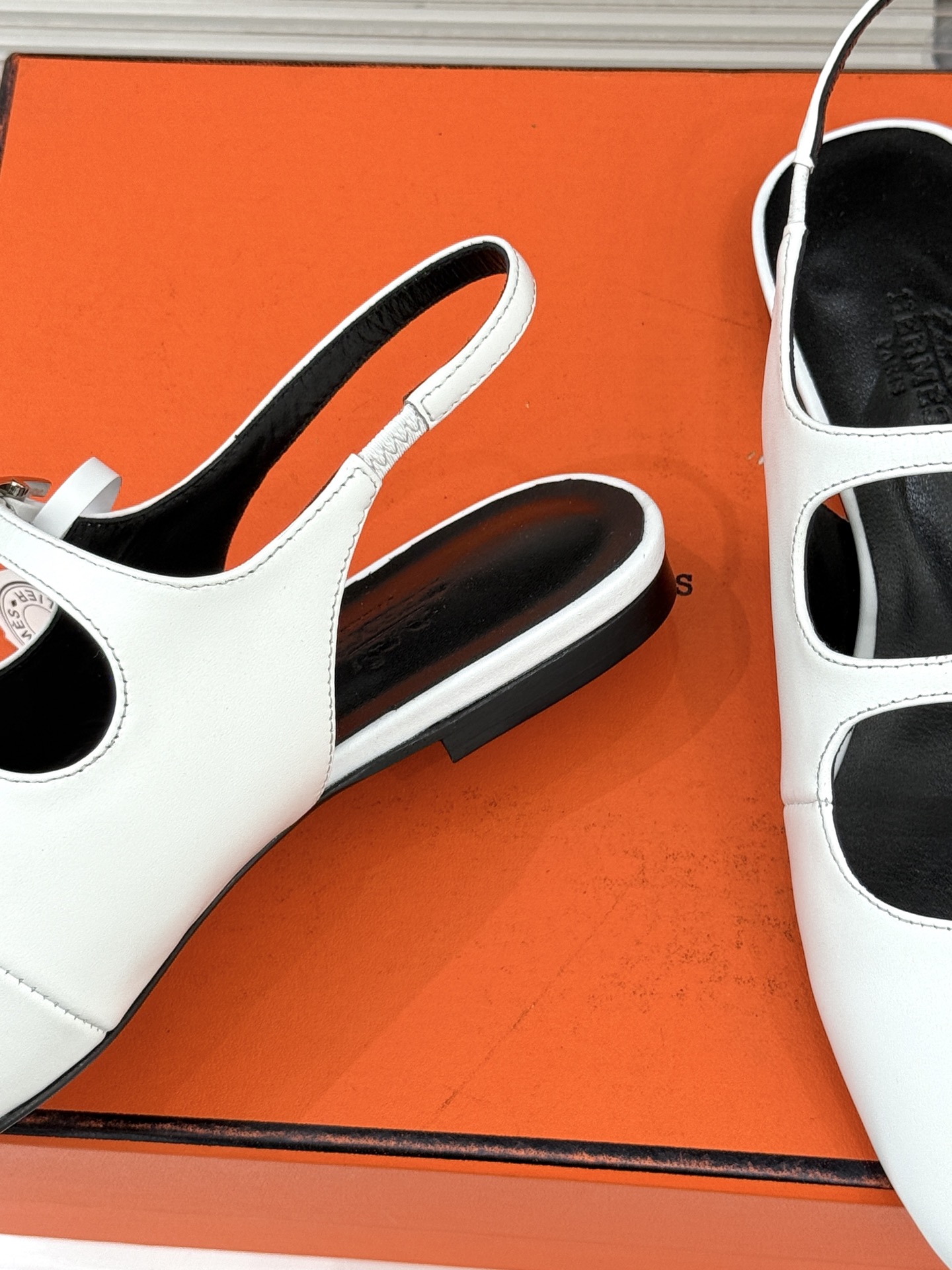 （配原版飞机盒）Hermès/爱马仕经典复古后空平底凉鞋今年夏天H家的凉鞋成功在时尚圈杀疯了入手之后我只