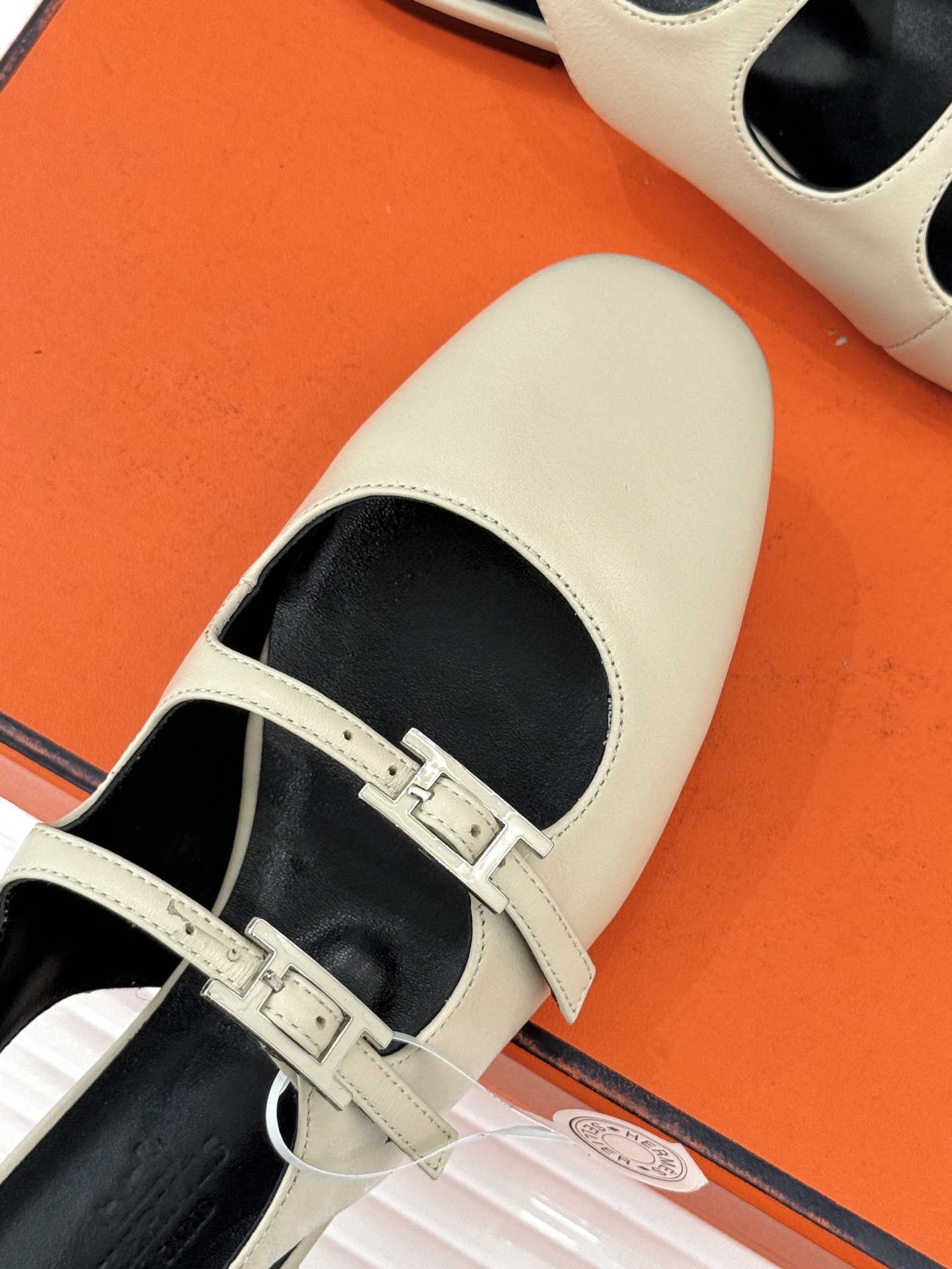 （配原版飞机盒）Hermès/爱马仕经典复古后空平底凉鞋今年夏天H家的凉鞋成功在时尚圈杀疯了入手之后我只