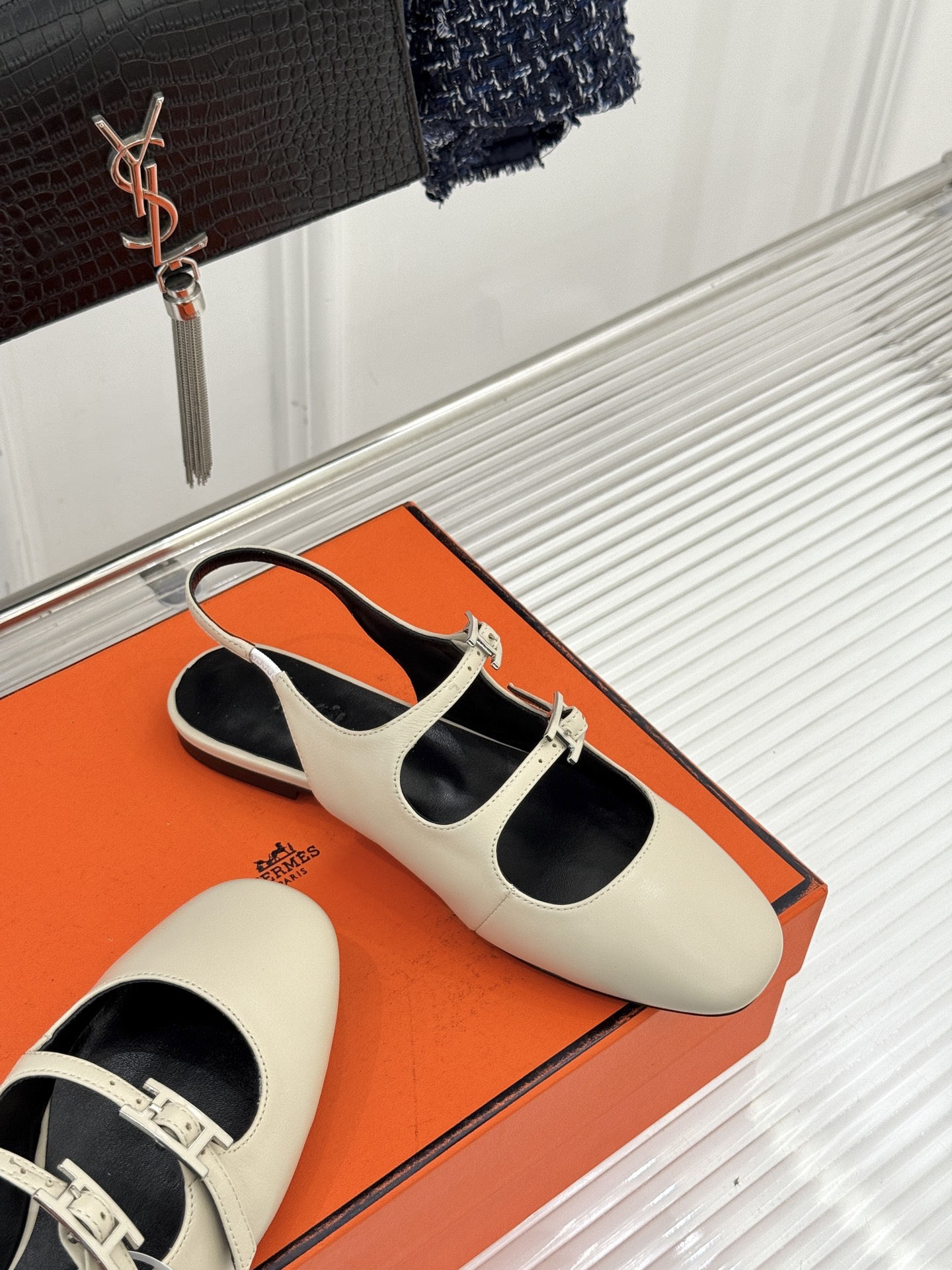 （配原版飞机盒）Hermès/爱马仕经典复古后空平底凉鞋今年夏天H家的凉鞋成功在时尚圈杀疯了入手之后我只