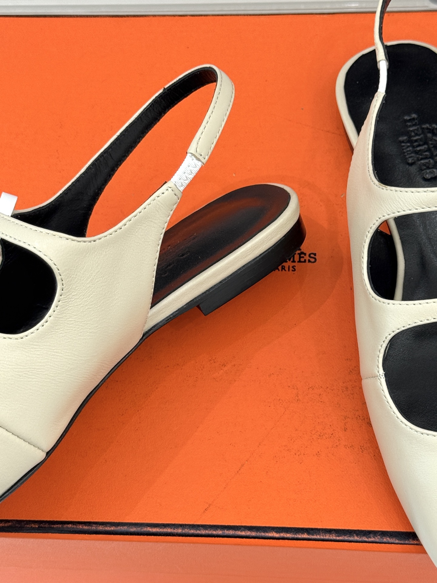 （配原版飞机盒）Hermès/爱马仕经典复古后空平底凉鞋今年夏天H家的凉鞋成功在时尚圈杀疯了入手之后我只