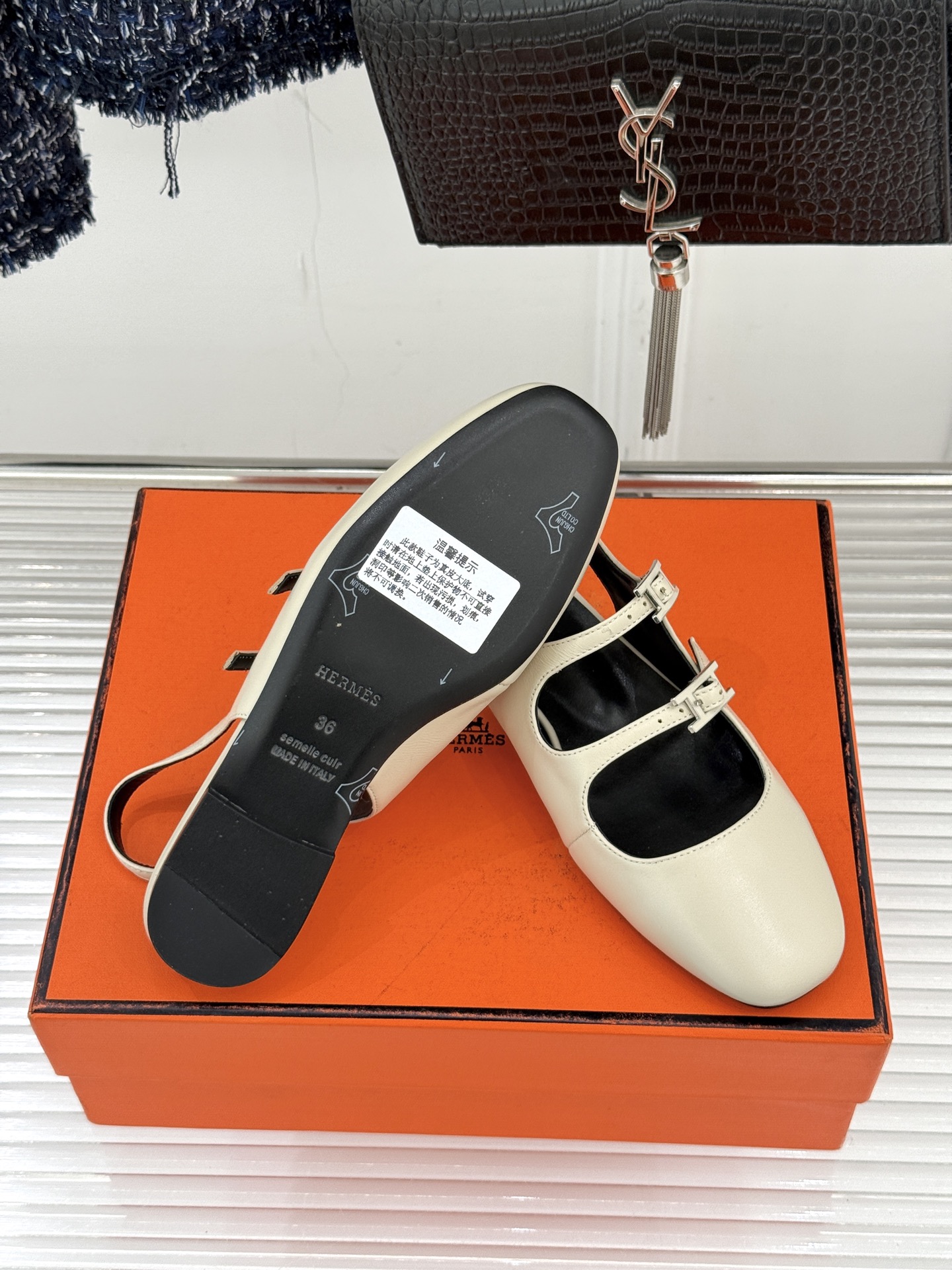 （配原版飞机盒）Hermès/爱马仕经典复古后空平底凉鞋今年夏天H家的凉鞋成功在时尚圈杀疯了入手之后我只