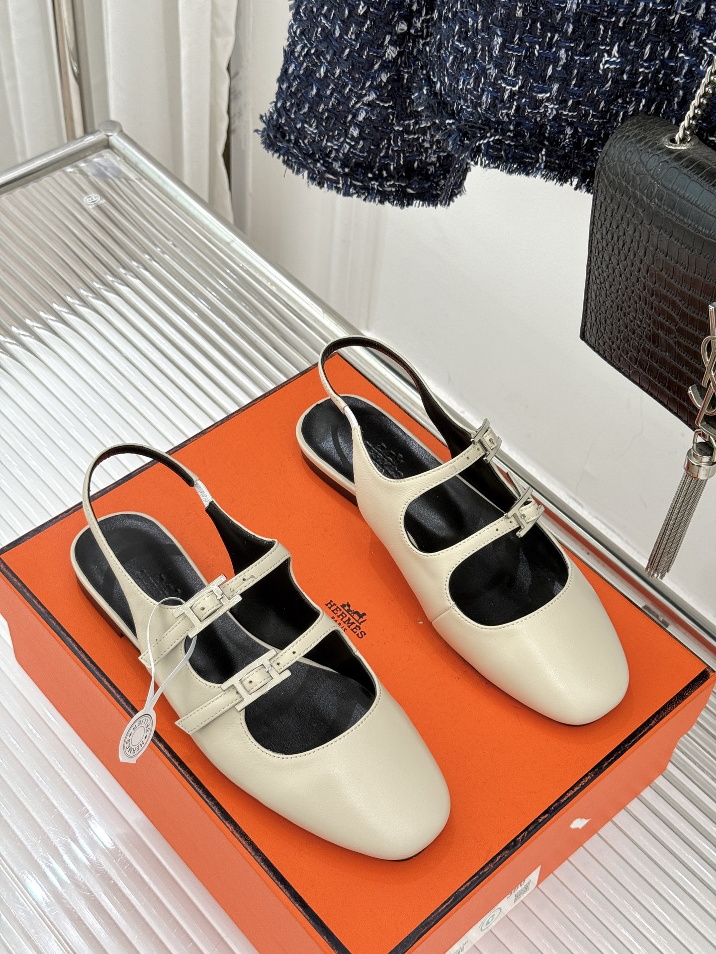 （配原版飞机盒）Hermès/爱马仕经典复古后空平底凉鞋今年夏天H家的凉鞋成功在时尚圈杀疯了入手之后我只