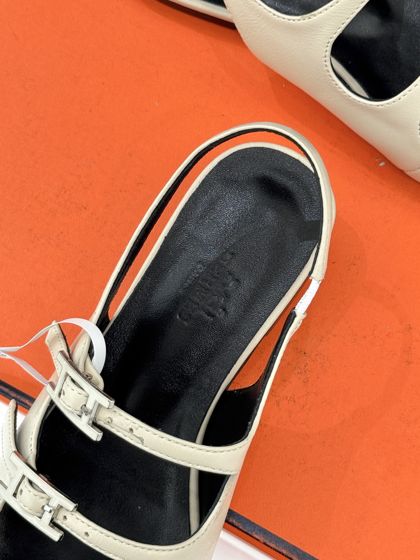 （配原版飞机盒）Hermès/爱马仕经典复古后空平底凉鞋今年夏天H家的凉鞋成功在时尚圈杀疯了入手之后我只