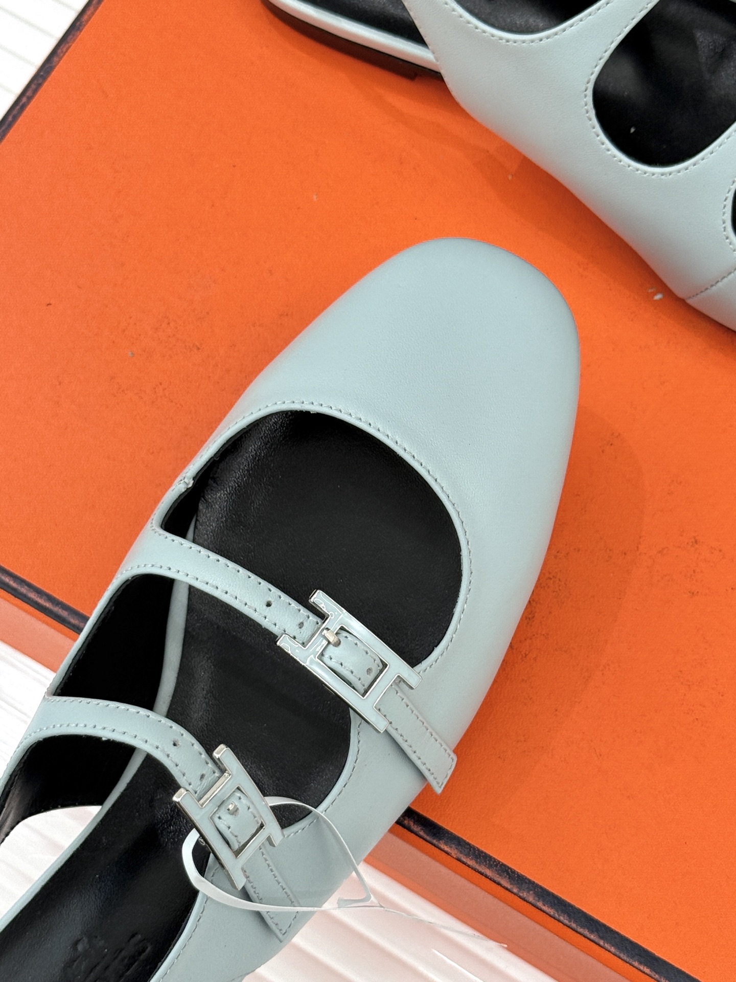 （配原版飞机盒）Hermès/爱马仕经典复古后空平底凉鞋今年夏天H家的凉鞋成功在时尚圈杀疯了入手之后我只