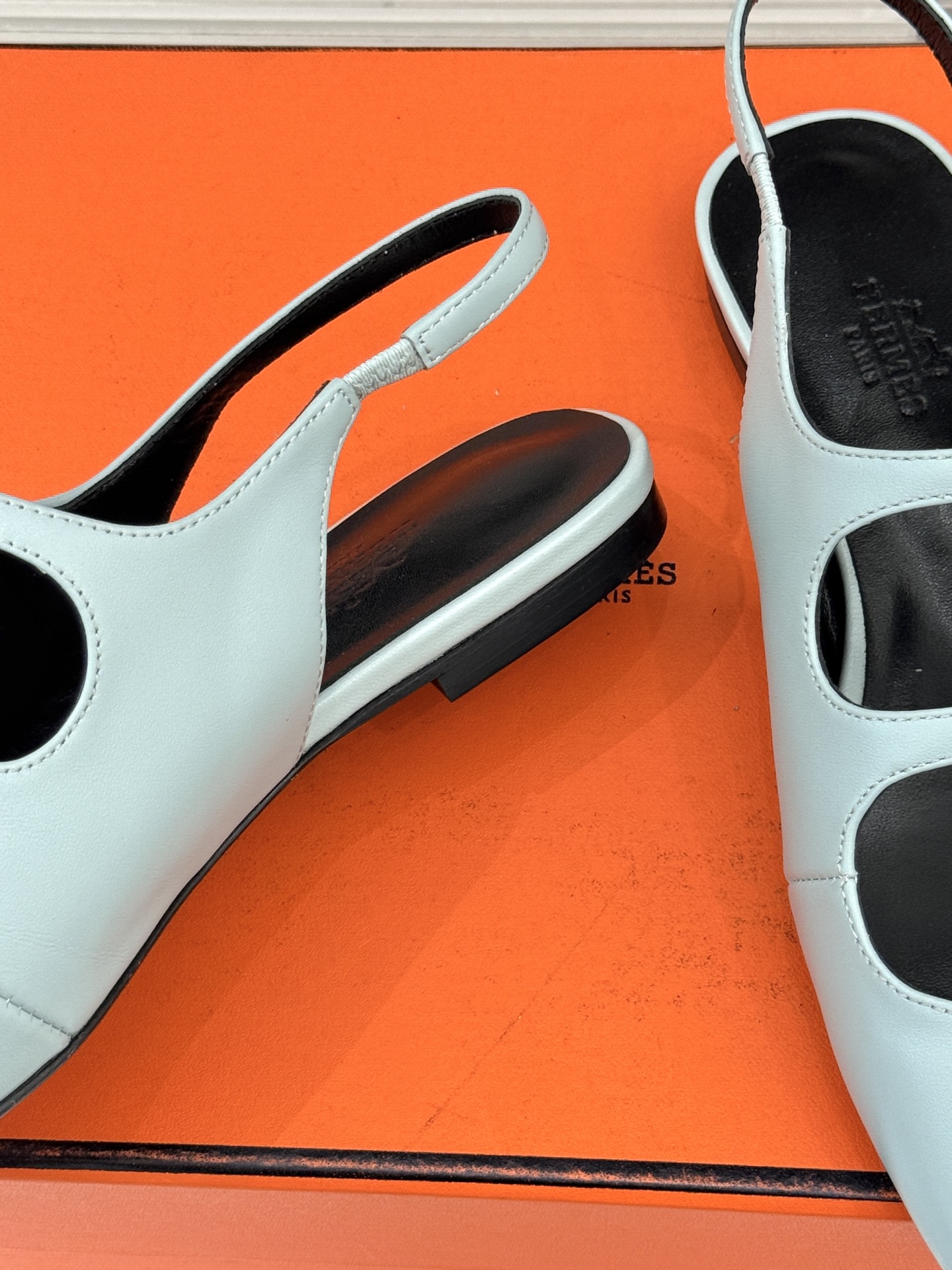 （配原版飞机盒）Hermès/爱马仕经典复古后空平底凉鞋今年夏天H家的凉鞋成功在时尚圈杀疯了入手之后我只