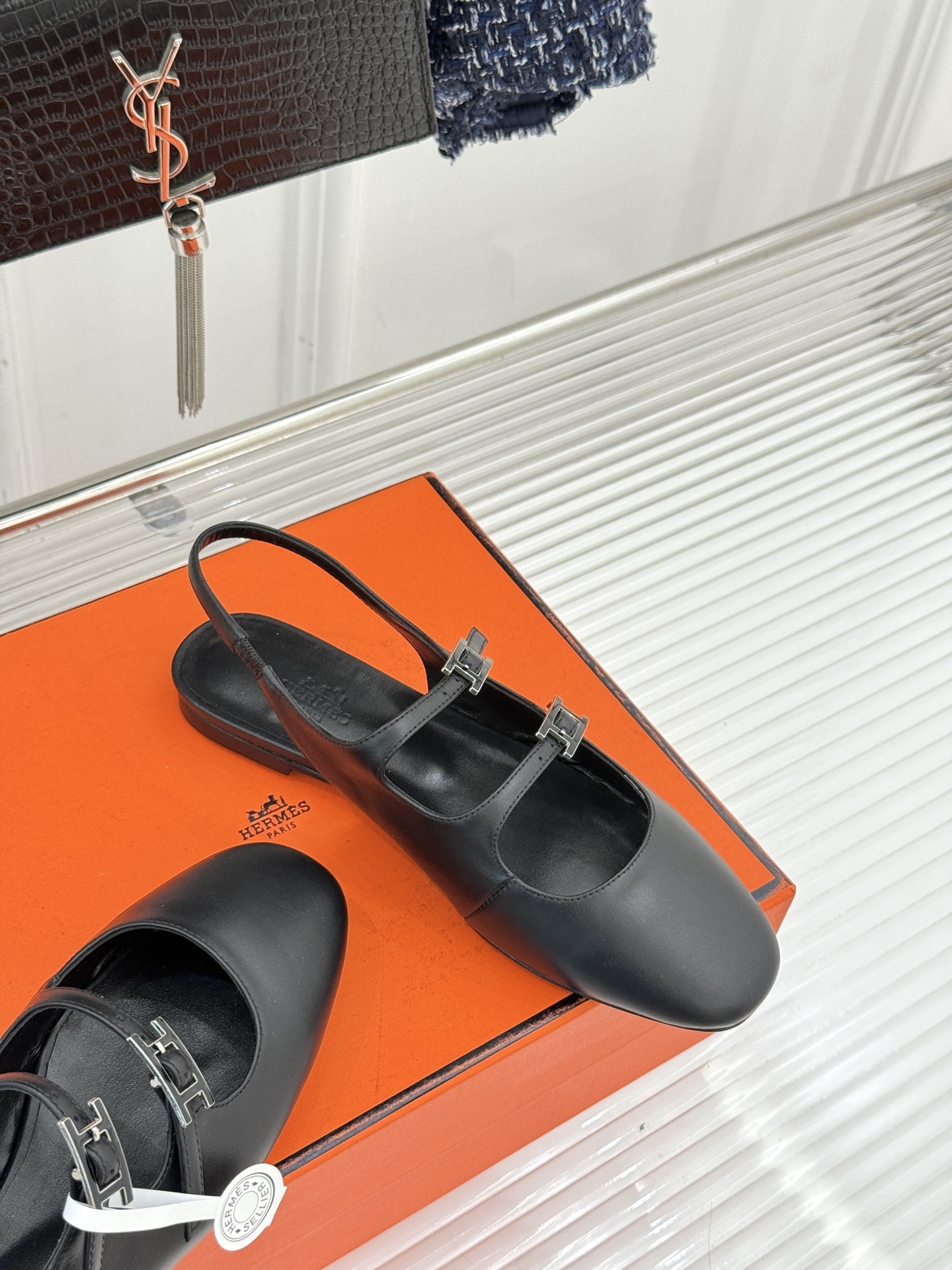 （配原版飞机盒）Hermès/爱马仕经典复古后空平底凉鞋今年夏天H家的凉鞋成功在时尚圈杀疯了入手之后我只