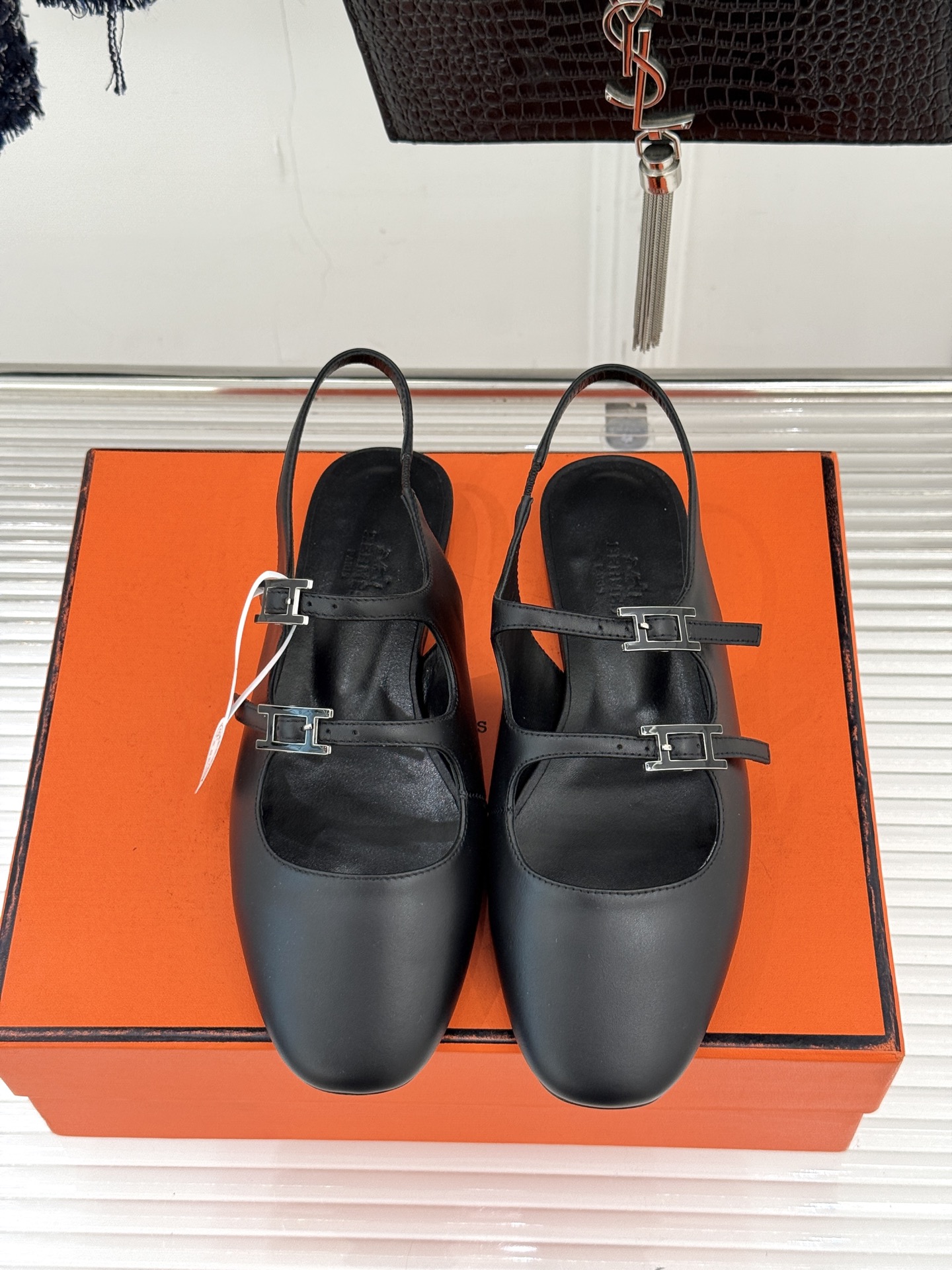 （配原版飞机盒）Hermès/爱马仕经典复古后空平底凉鞋今年夏天H家的凉鞋成功在时尚圈杀疯了入手之后我只