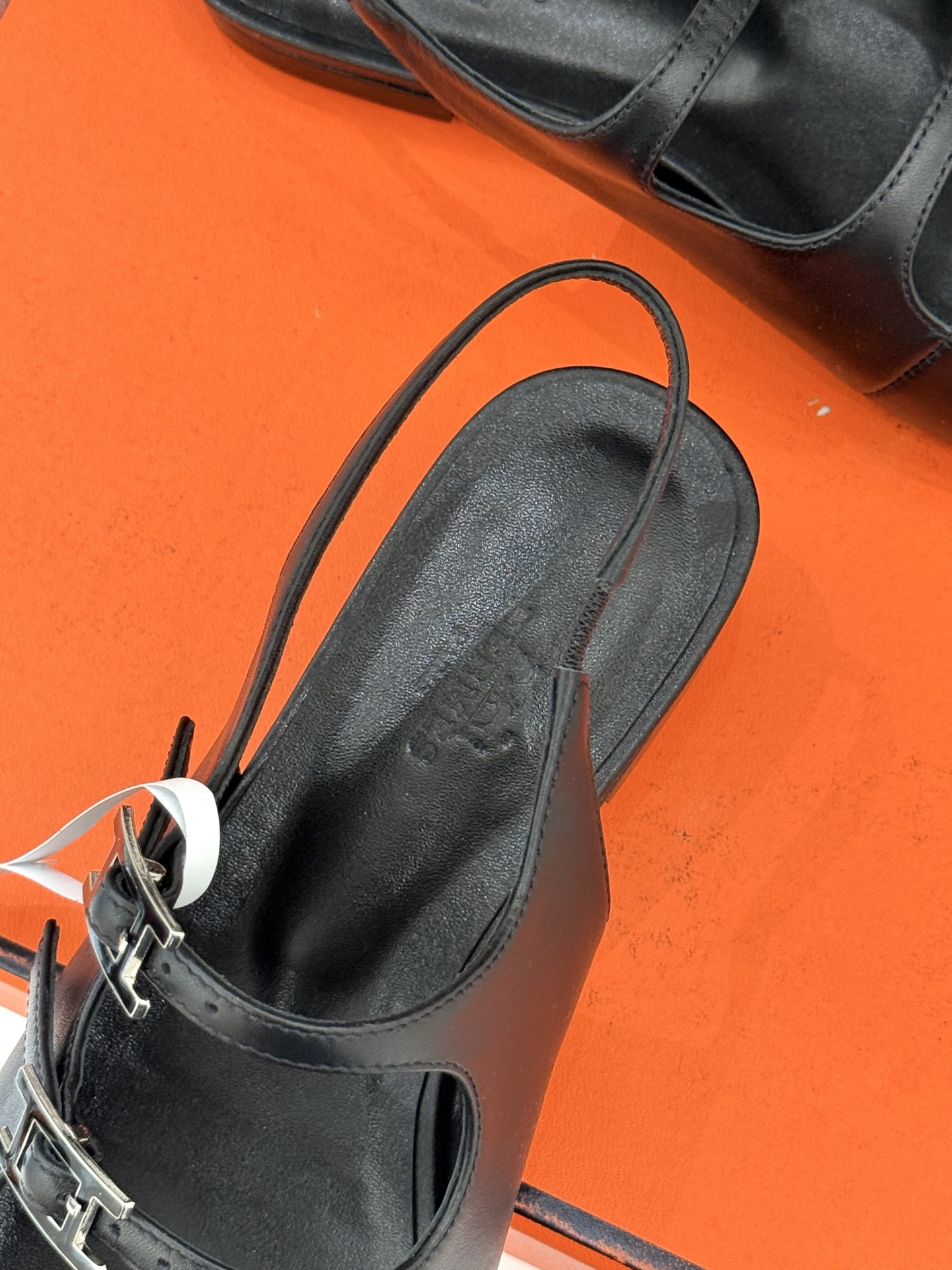 （配原版飞机盒）Hermès/爱马仕经典复古后空平底凉鞋今年夏天H家的凉鞋成功在时尚圈杀疯了入手之后我只