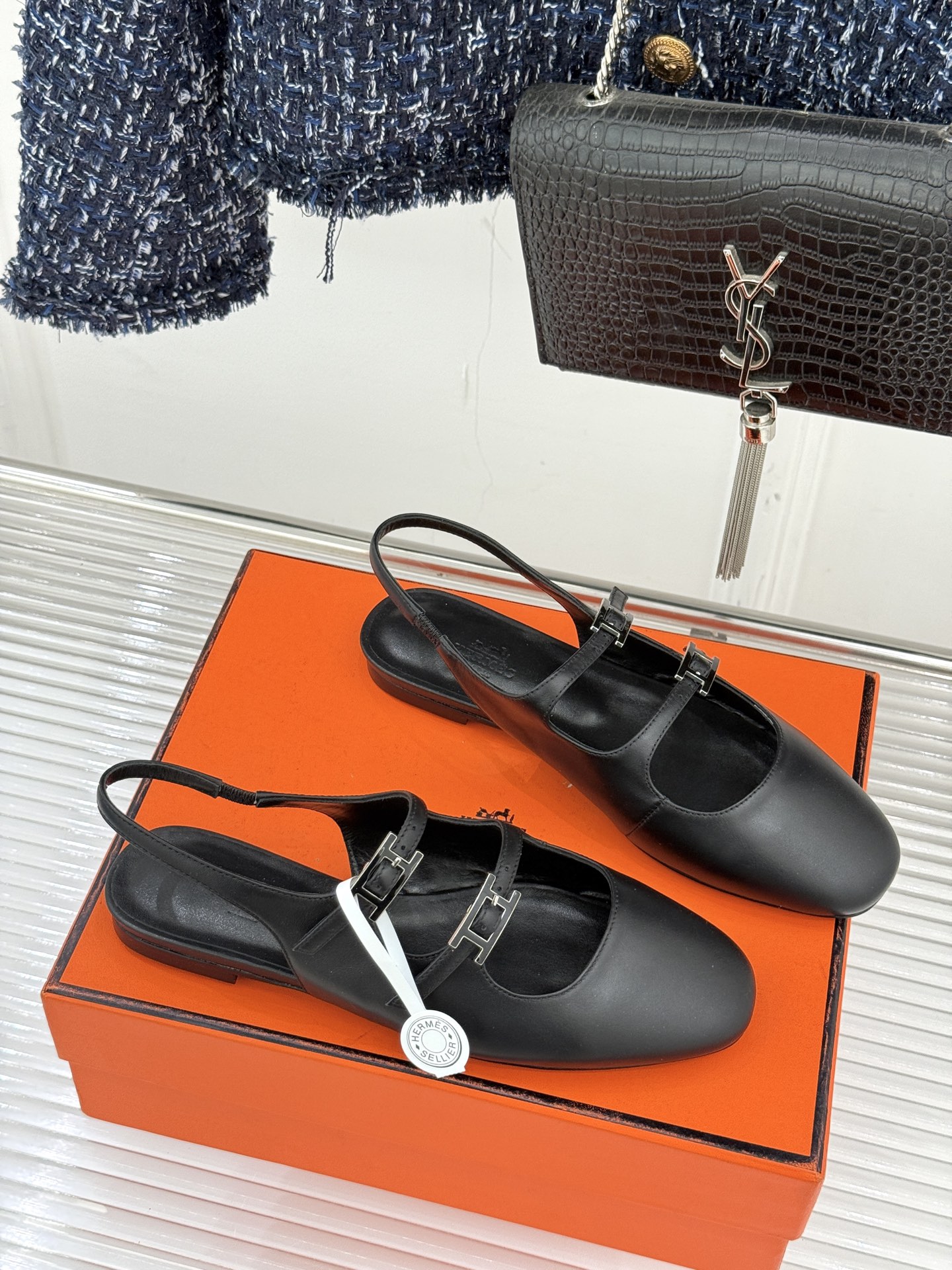 （配原版飞机盒）Hermès/爱马仕经典复古后空平底凉鞋今年夏天H家的凉鞋成功在时尚圈杀疯了入手之后我只