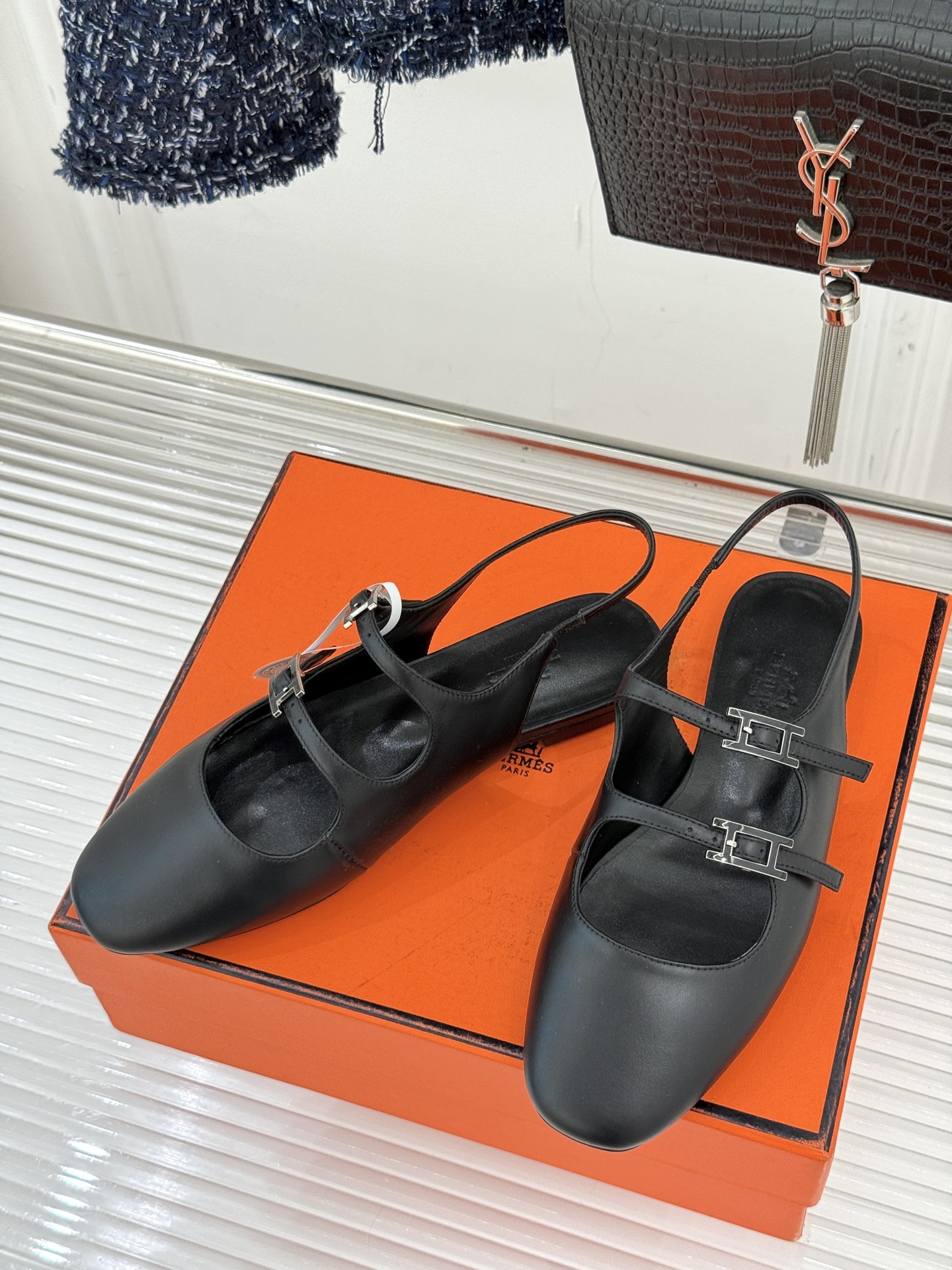 （配原版飞机盒）Hermès/爱马仕经典复古后空平底凉鞋今年夏天H家的凉鞋成功在时尚圈杀疯了入手之后我只