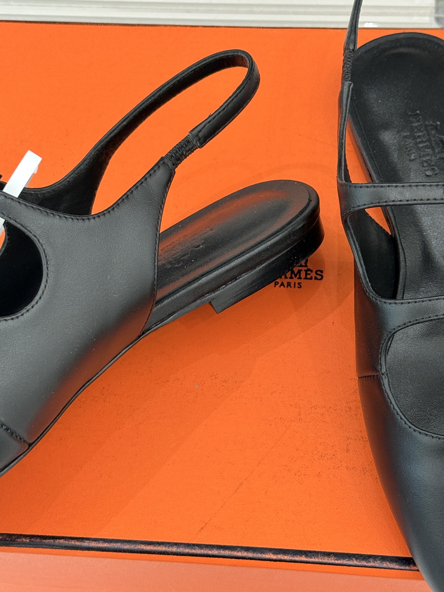 （配原版飞机盒）Hermès/爱马仕经典复古后空平底凉鞋今年夏天H家的凉鞋成功在时尚圈杀疯了入手之后我只