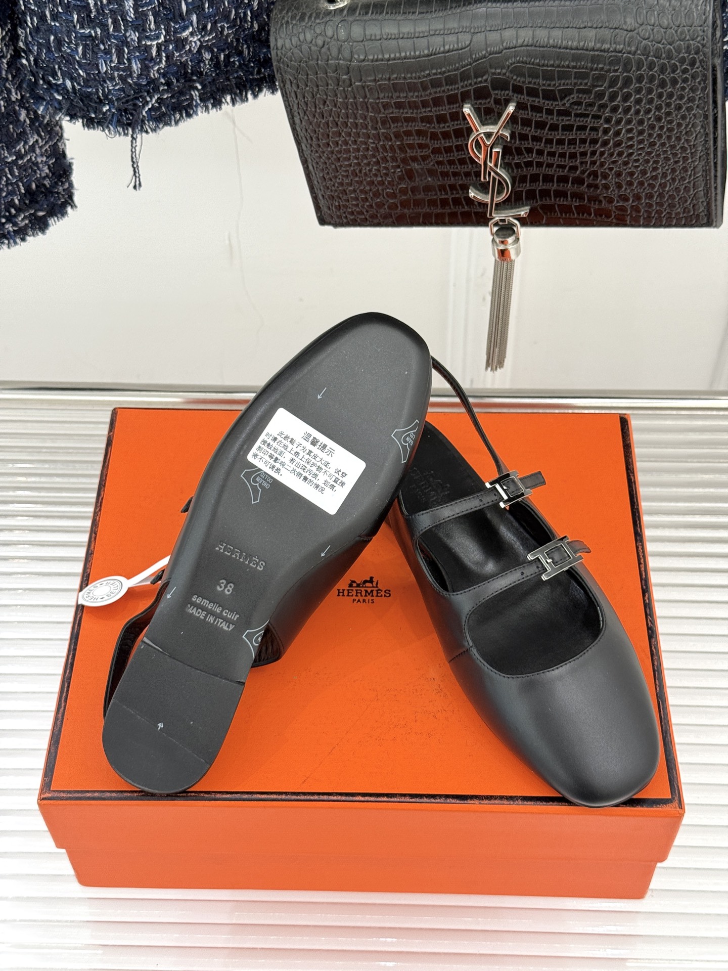 （配原版飞机盒）Hermès/爱马仕经典复古后空平底凉鞋今年夏天H家的凉鞋成功在时尚圈杀疯了入手之后我只