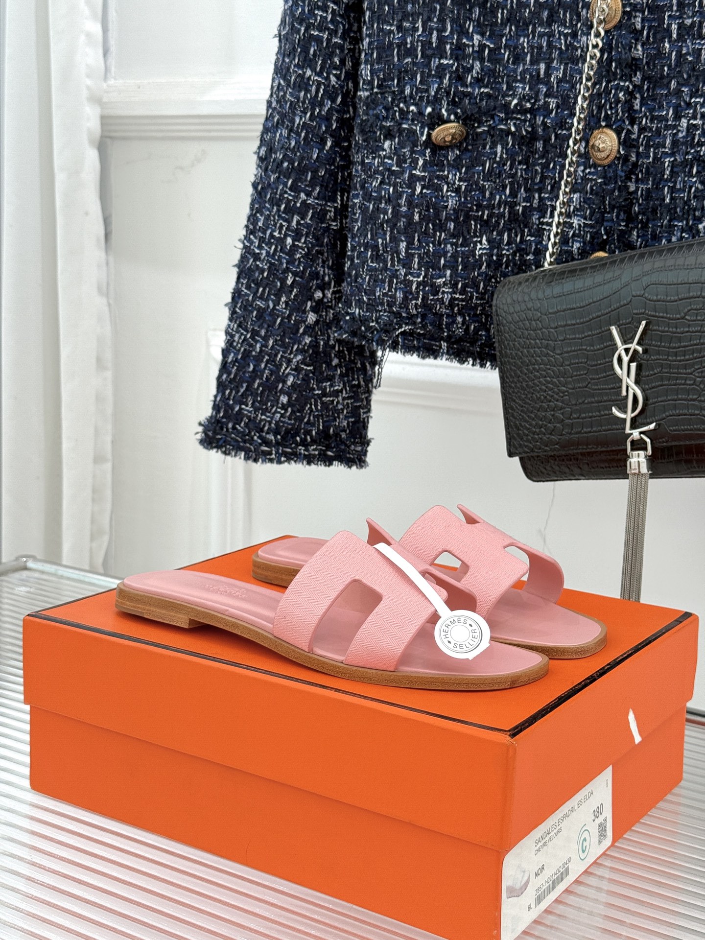 （配原版飞机盒）Hermès/爱马仕万年经典平底粗跟H拖将简约美学与极致工艺完美融合。平底款式 回归舒适