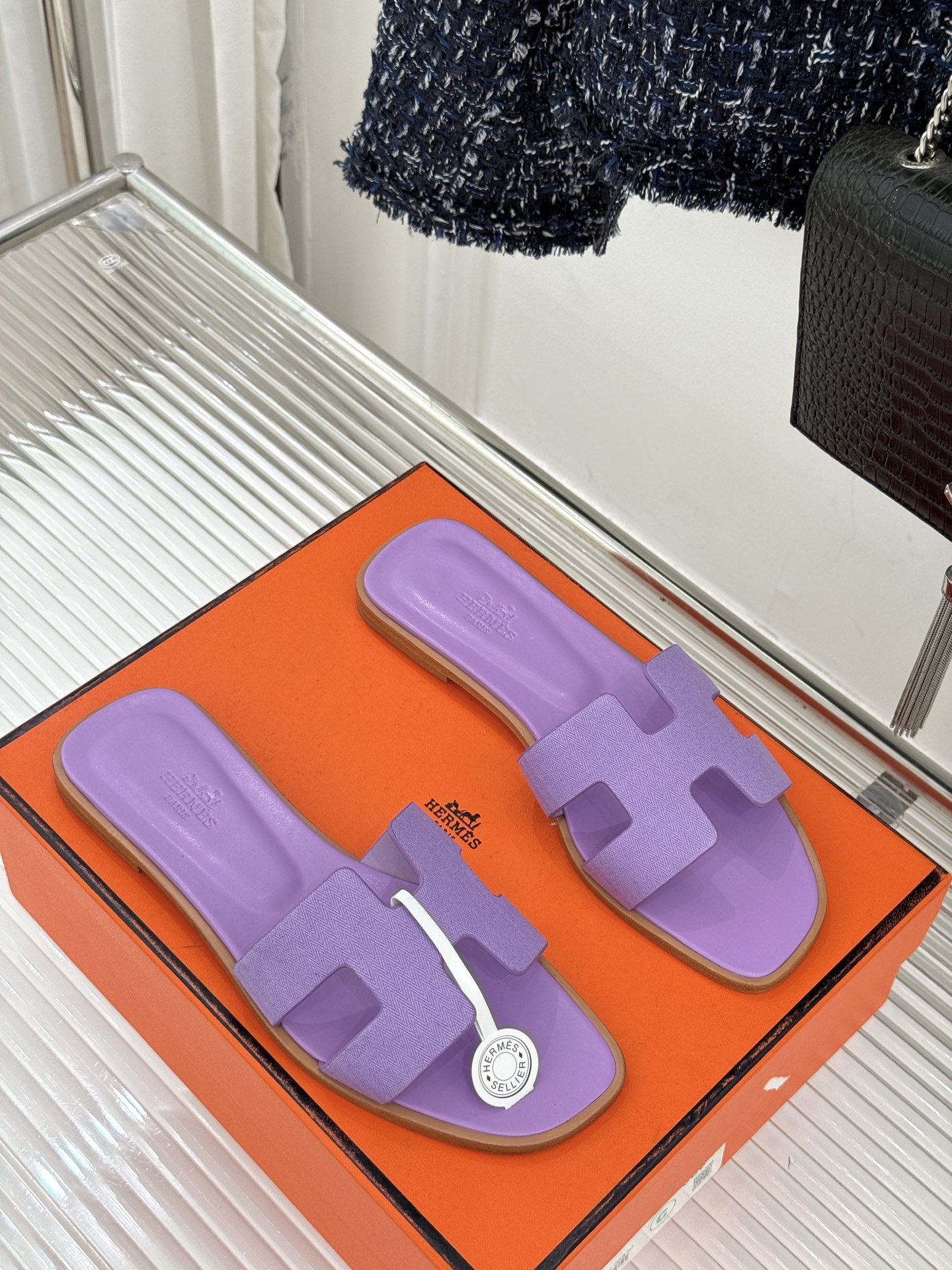 （配原版飞机盒）Hermès/爱马仕万年经典平底粗跟H拖将简约美学与极致工艺完美融合。平底款式 回归舒适