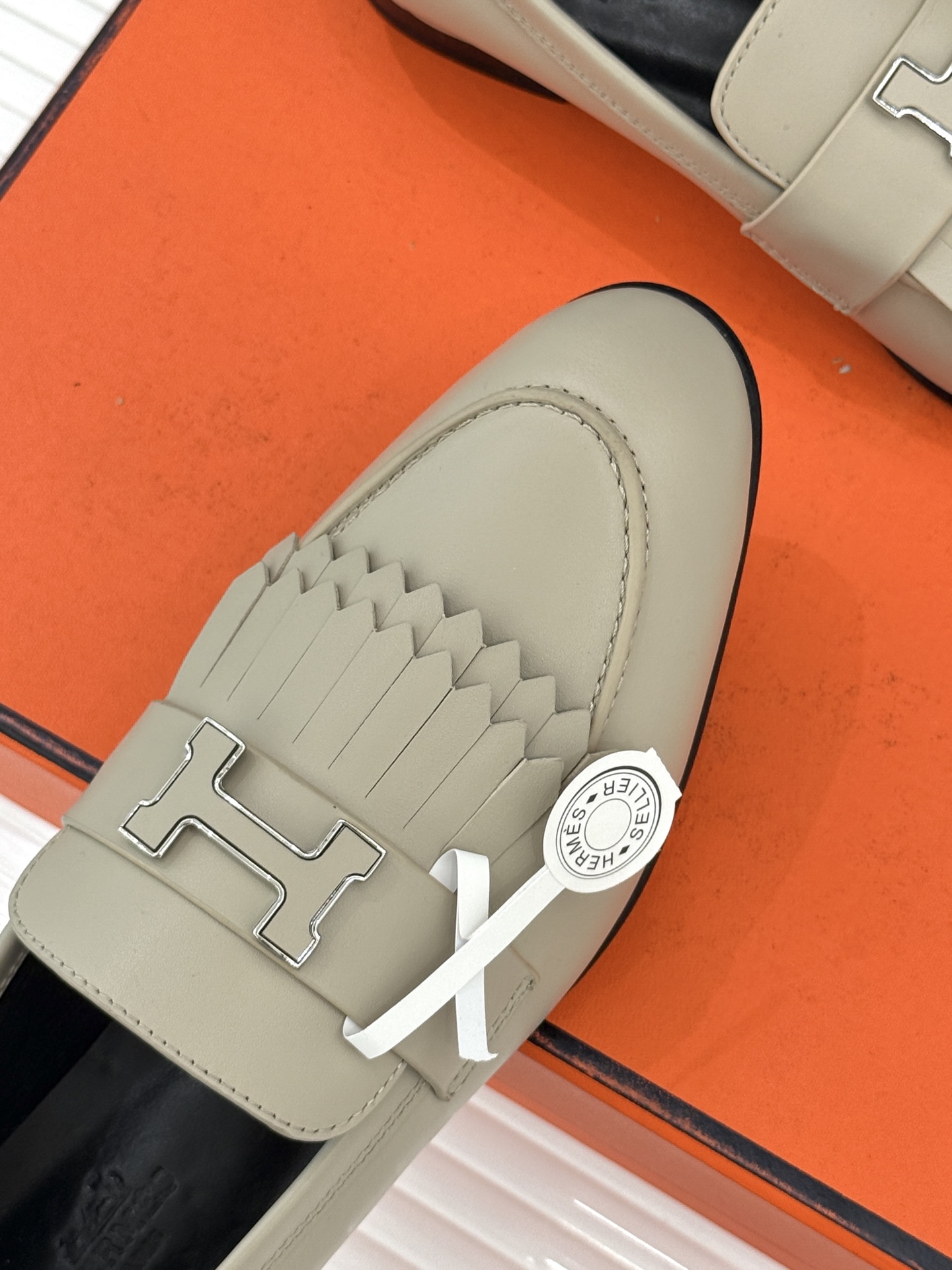 （配原版飞机盒）Hermès/爱马仕经典流苏Kelly扣乐福鞋 超级百搭款 鞋型很秀气 修脚型耐看又精致