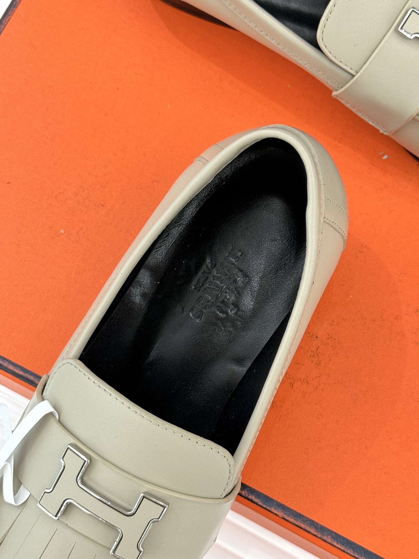 （配原版飞机盒）Hermès/爱马仕经典流苏Kelly扣乐福鞋 超级百搭款 鞋型很秀气 修脚型耐看又精致