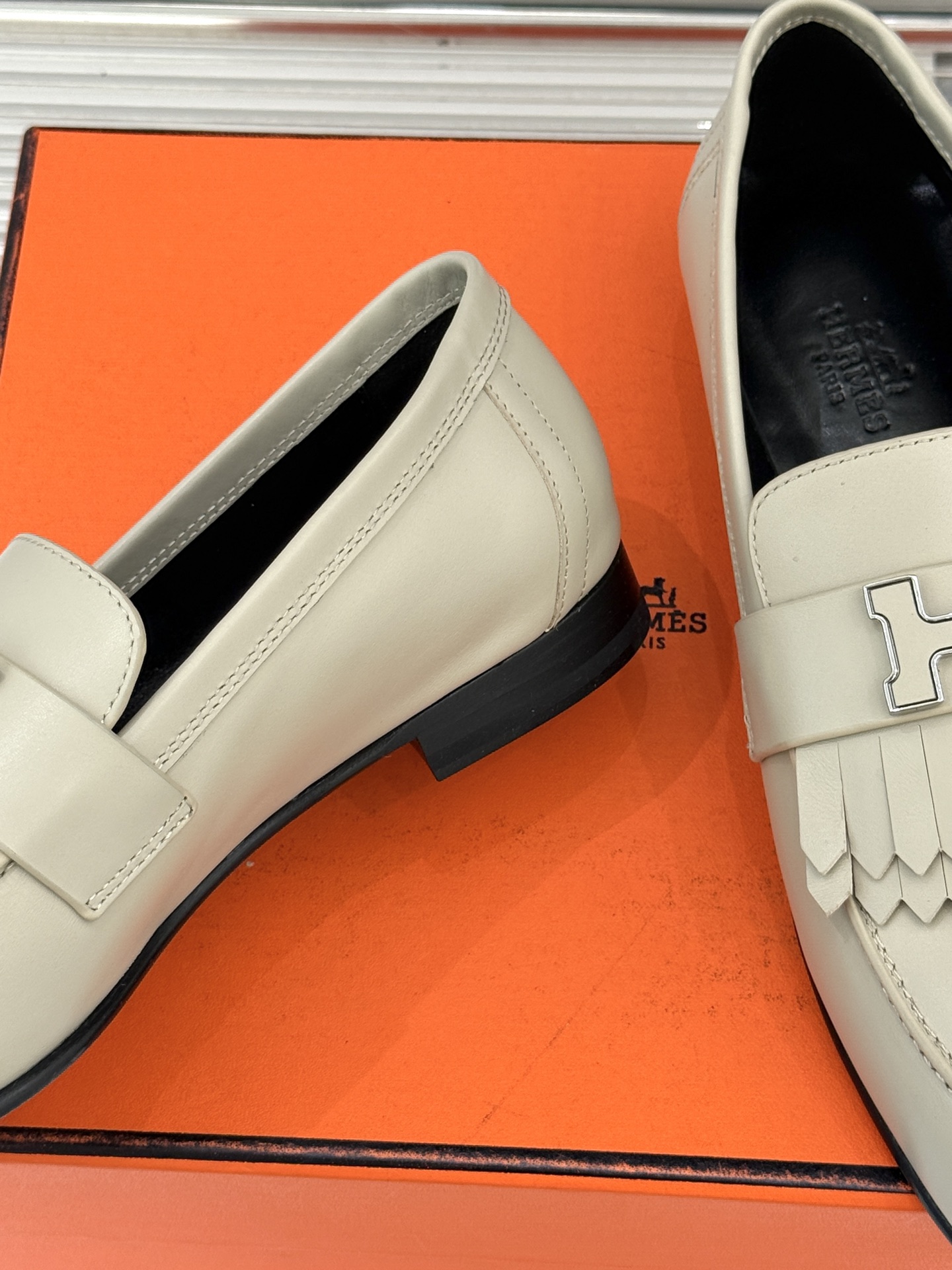 （配原版飞机盒）Hermès/爱马仕经典流苏Kelly扣乐福鞋 超级百搭款 鞋型很秀气 修脚型耐看又精致