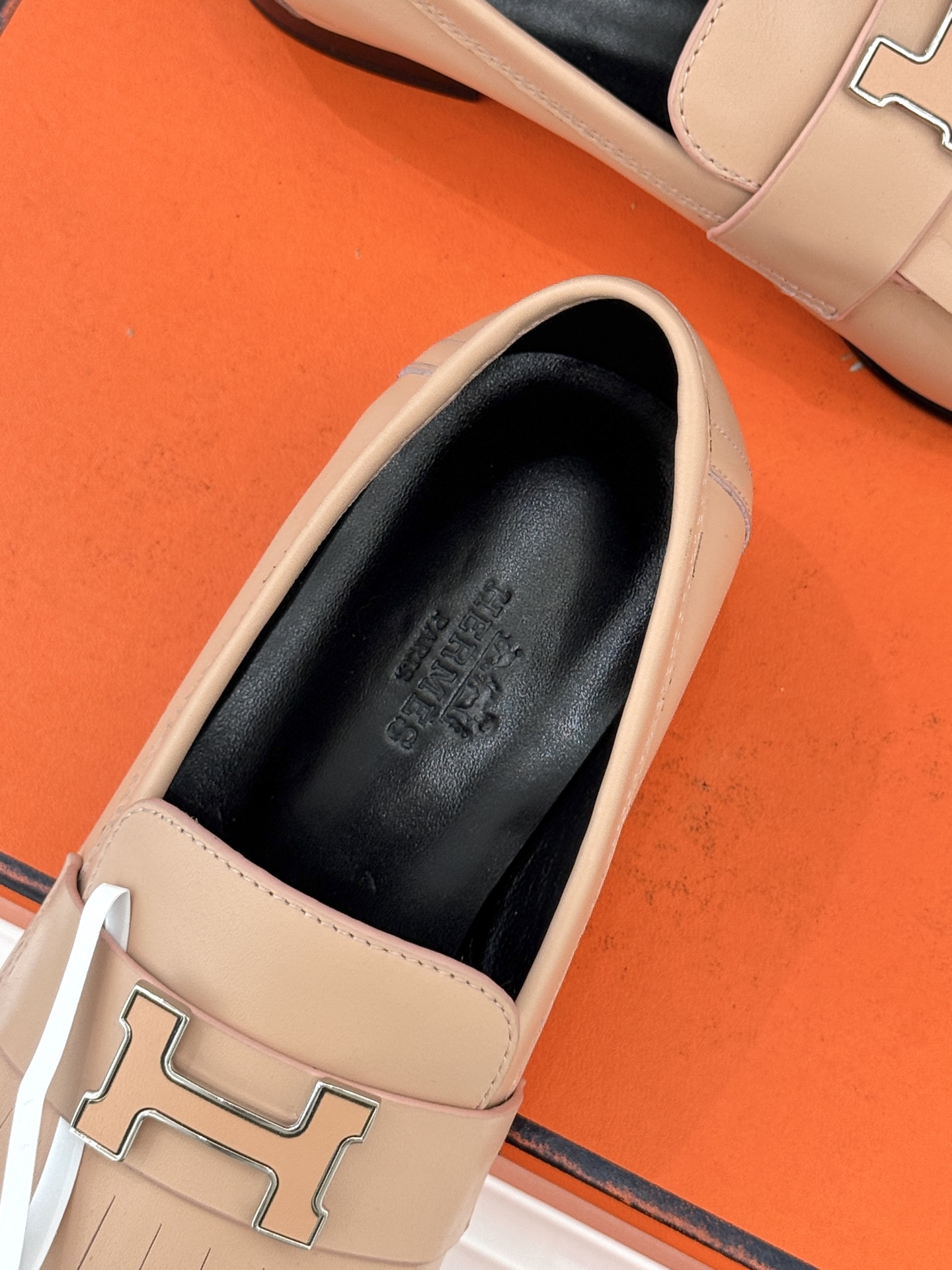 （配原版飞机盒）Hermès/爱马仕经典流苏Kelly扣乐福鞋 超级百搭款 鞋型很秀气 修脚型耐看又精致