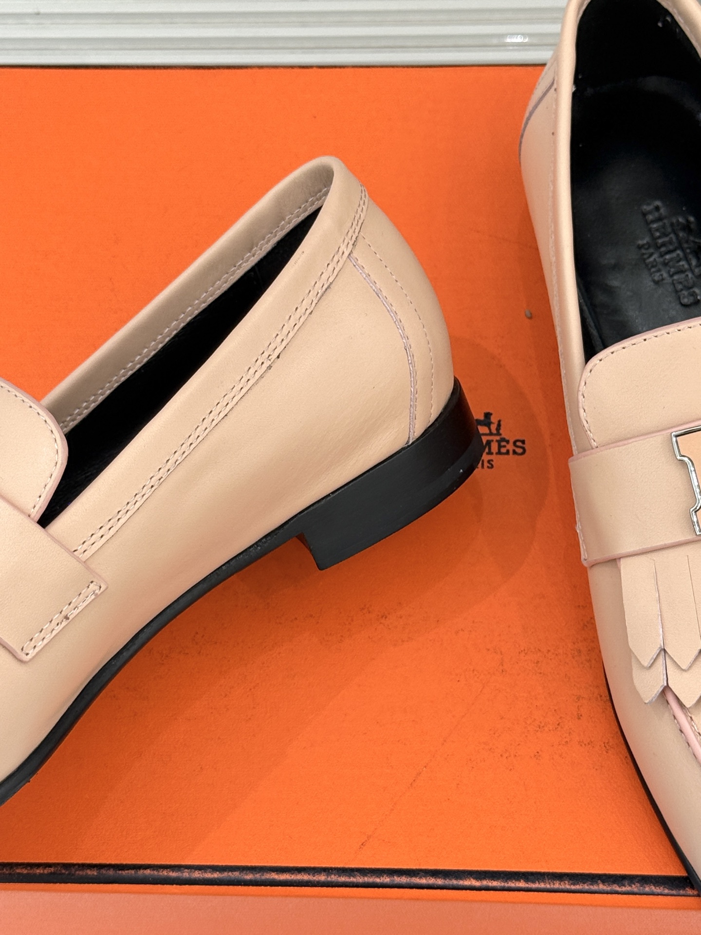 （配原版飞机盒）Hermès/爱马仕经典流苏Kelly扣乐福鞋 超级百搭款 鞋型很秀气 修脚型耐看又精致