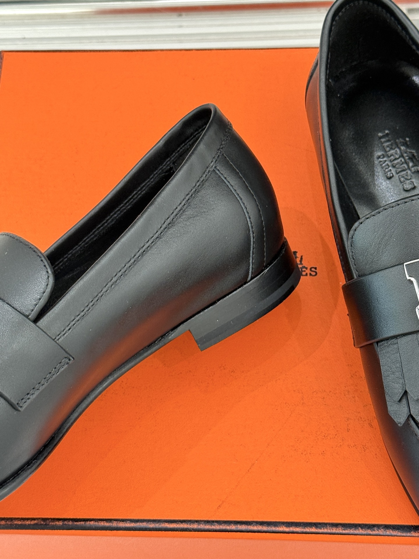 （配原版飞机盒）Hermès/爱马仕经典流苏Kelly扣乐福鞋 超级百搭款 鞋型很秀气 修脚型耐看又精致