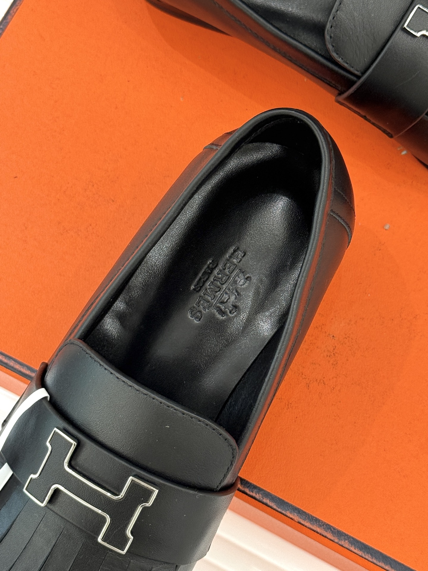 （配原版飞机盒）Hermès/爱马仕经典流苏Kelly扣乐福鞋 超级百搭款 鞋型很秀气 修脚型耐看又精致