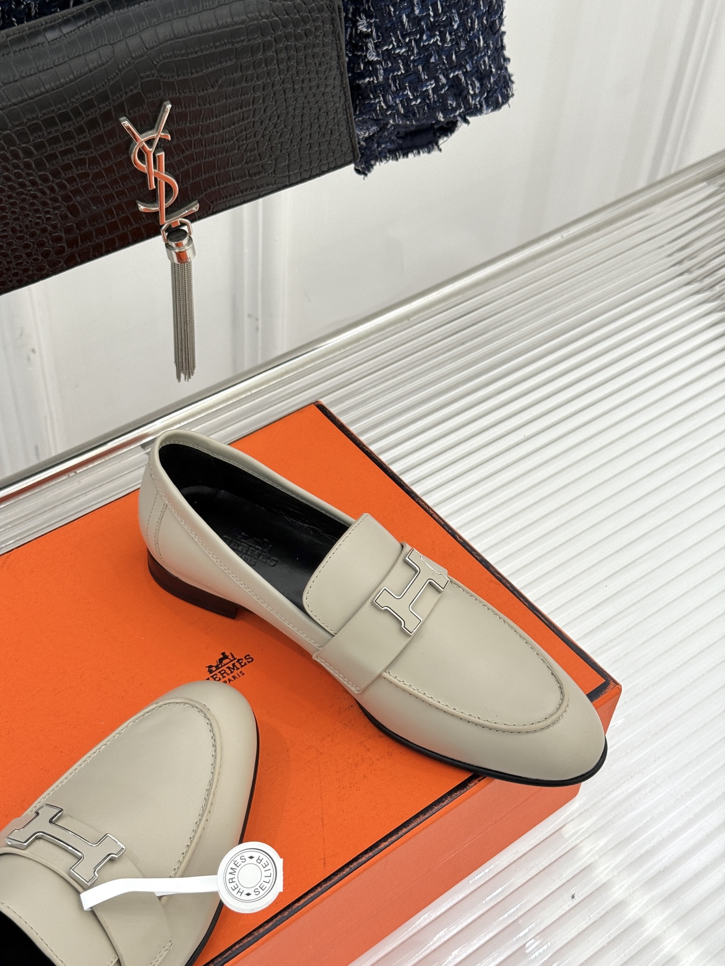 （配原版飞机盒）Hermès/爱马仕经典H扣乐福鞋 超级百搭款 鞋型很秀气 修脚型耐看又精致 气质女人的