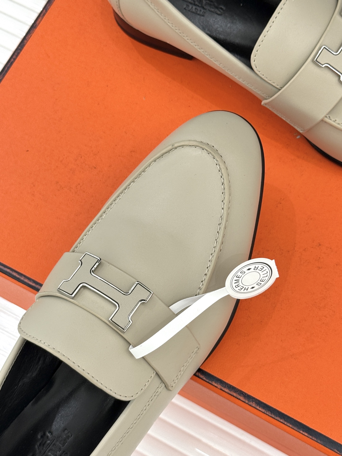 （配原版飞机盒）Hermès/爱马仕经典H扣乐福鞋 超级百搭款 鞋型很秀气 修脚型耐看又精致 气质女人的