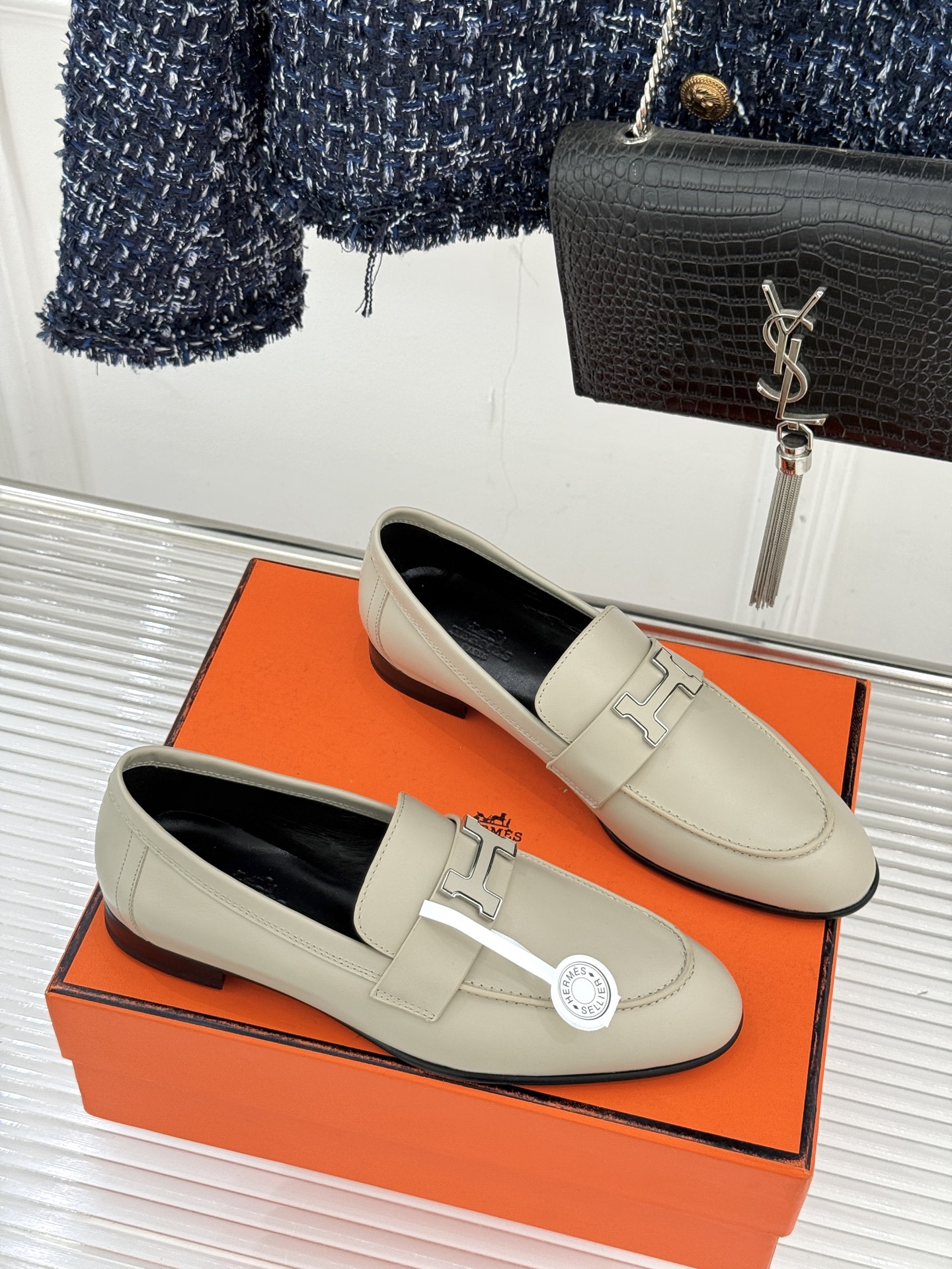 （配原版飞机盒）Hermès/爱马仕经典H扣乐福鞋 超级百搭款 鞋型很秀气 修脚型耐看又精致 气质女人的