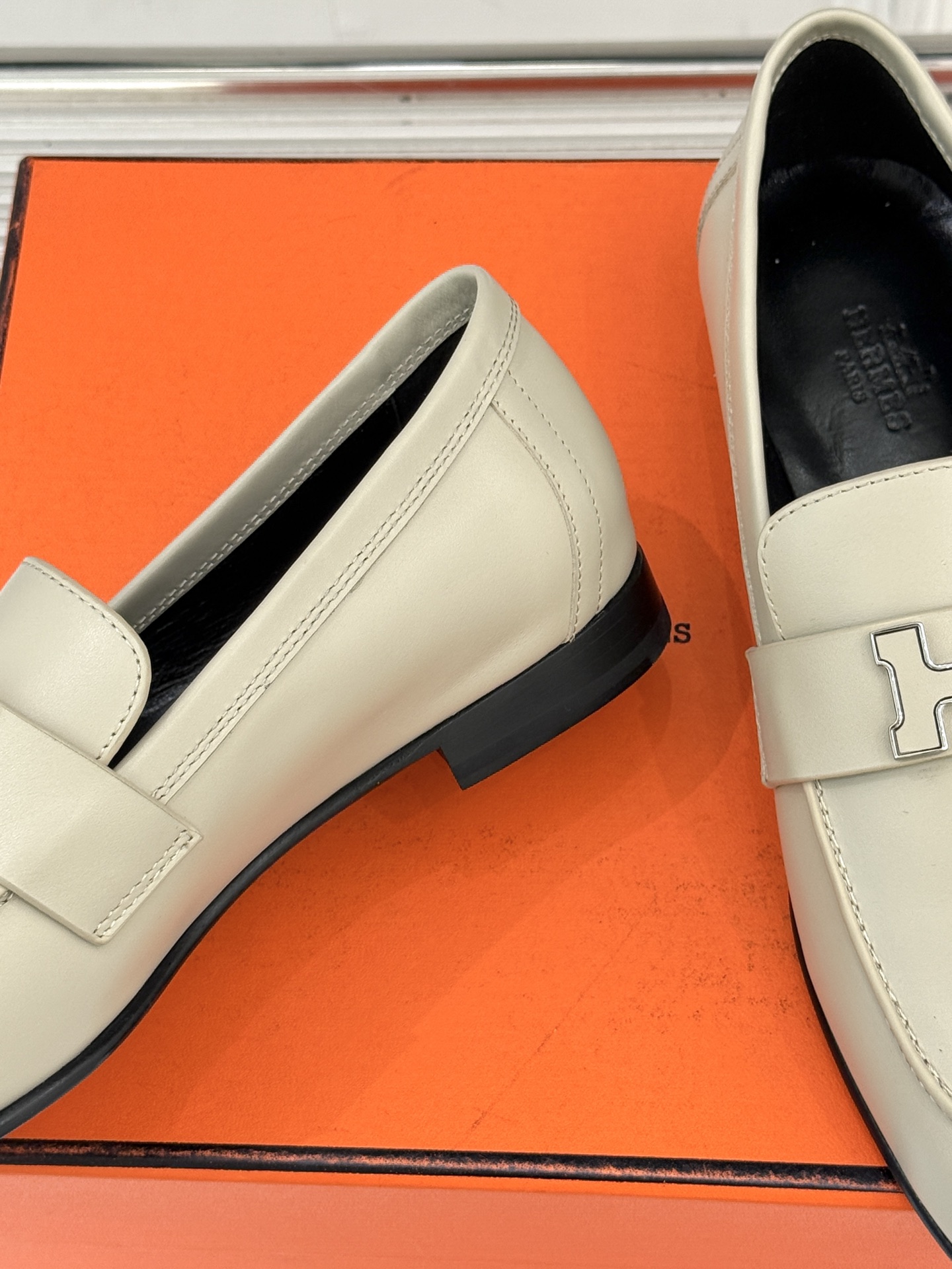 （配原版飞机盒）Hermès/爱马仕经典H扣乐福鞋 超级百搭款 鞋型很秀气 修脚型耐看又精致 气质女人的