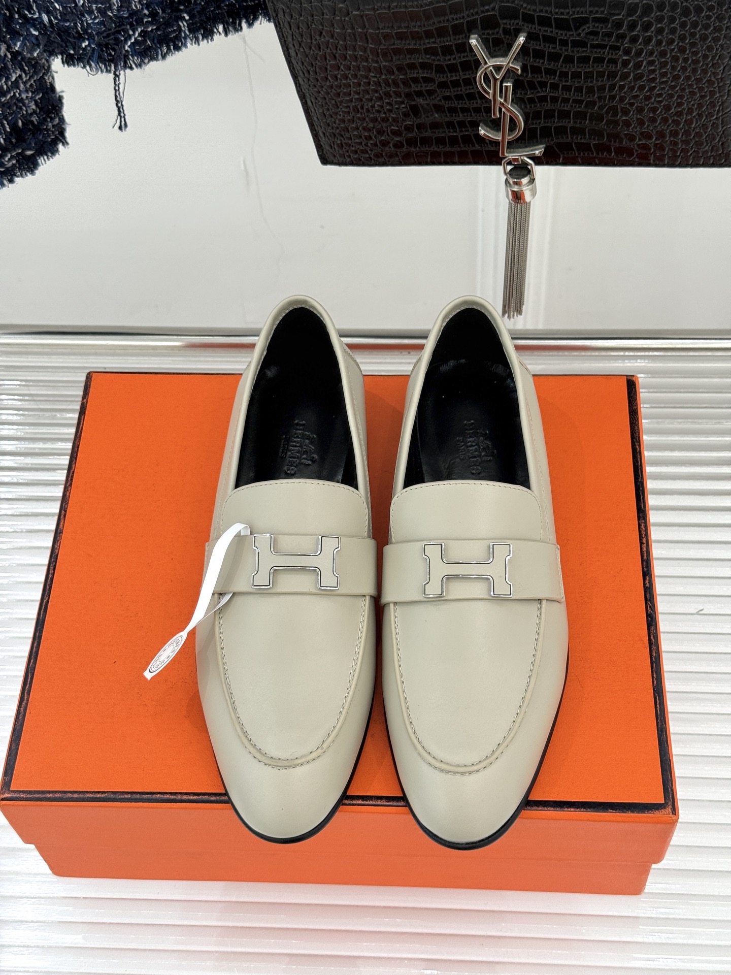 （配原版飞机盒）Hermès/爱马仕经典H扣乐福鞋 超级百搭款 鞋型很秀气 修脚型耐看又精致 气质女人的