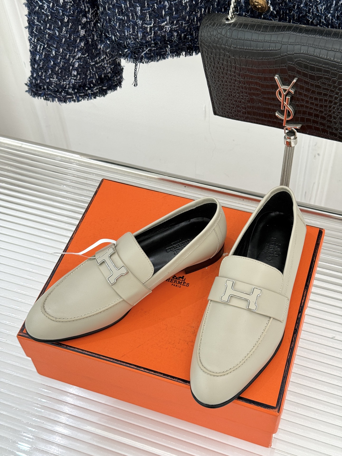 （配原版飞机盒）Hermès/爱马仕经典H扣乐福鞋 超级百搭款 鞋型很秀气 修脚型耐看又精致 气质女人的