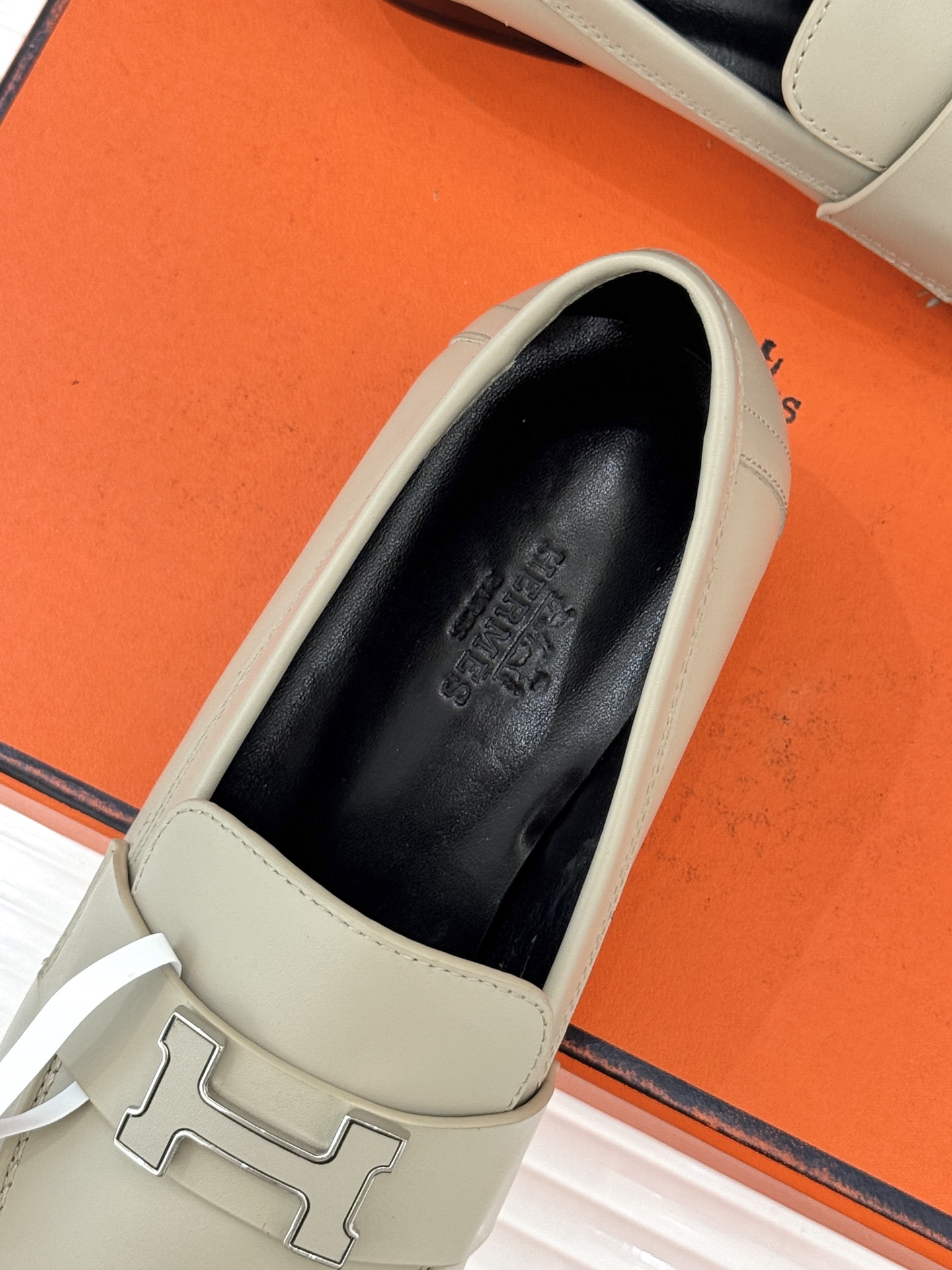 （配原版飞机盒）Hermès/爱马仕经典H扣乐福鞋 超级百搭款 鞋型很秀气 修脚型耐看又精致 气质女人的