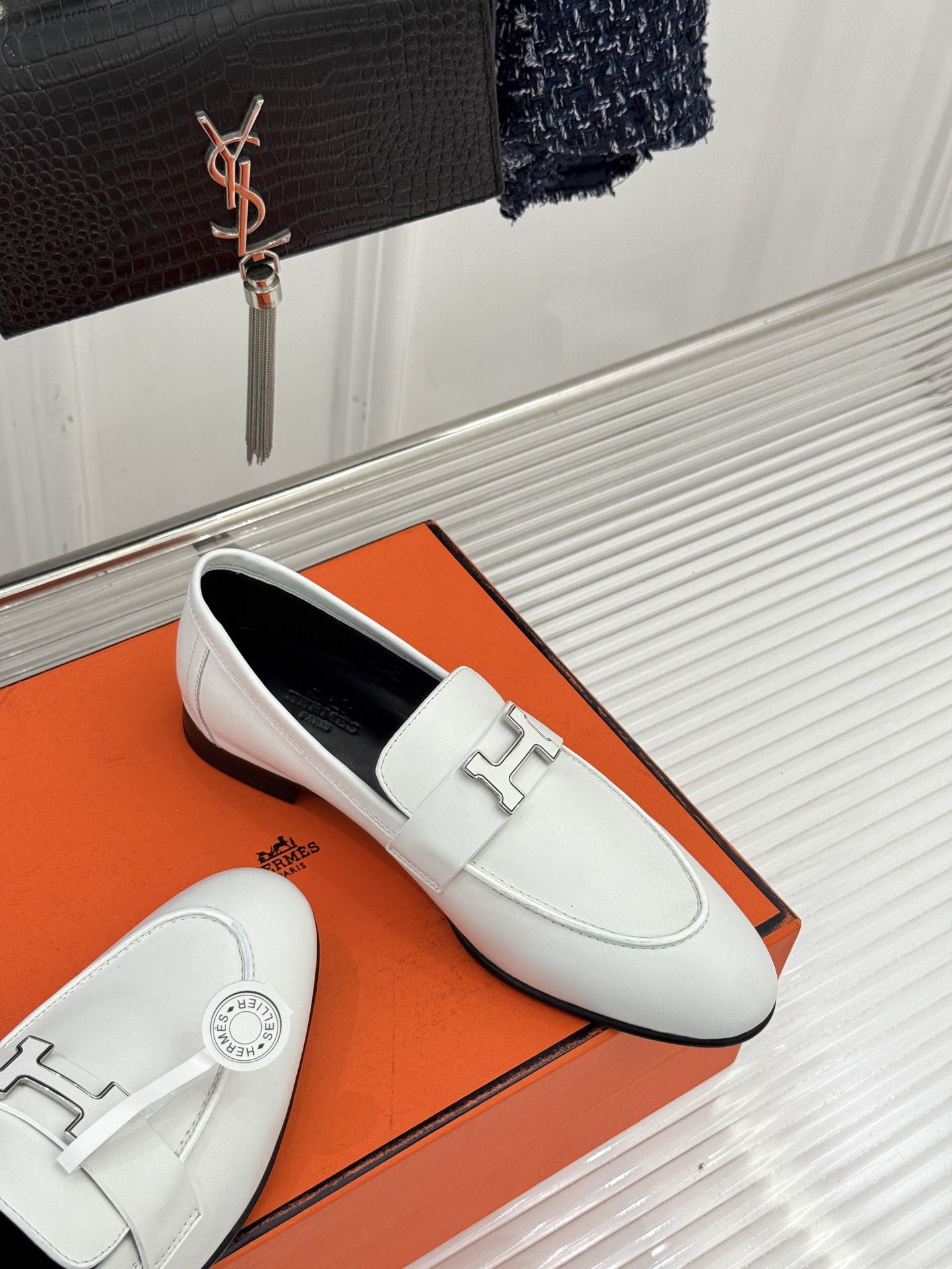 （配原版飞机盒）Hermès/爱马仕经典H扣乐福鞋 超级百搭款 鞋型很秀气 修脚型耐看又精致 气质女人的