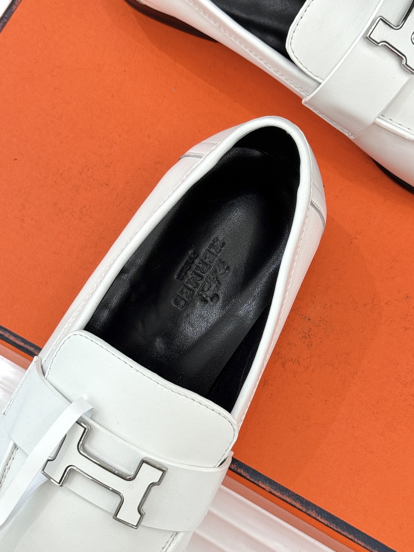 （配原版飞机盒）Hermès/爱马仕经典H扣乐福鞋 超级百搭款 鞋型很秀气 修脚型耐看又精致 气质女人的